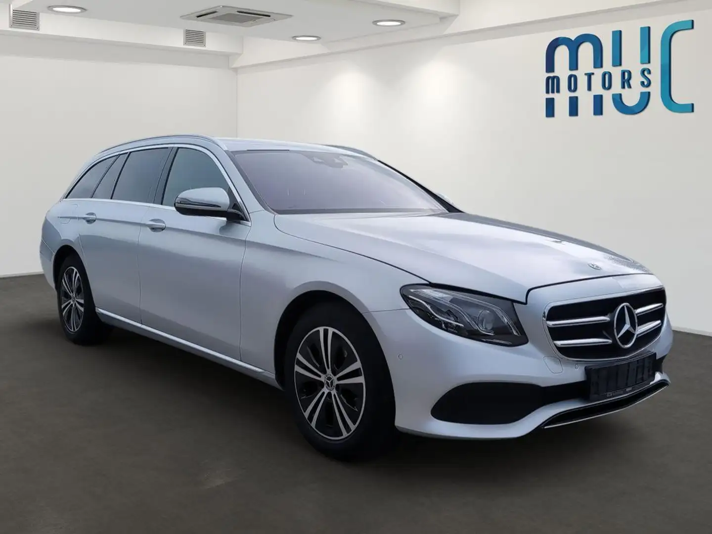 Mercedes-Benz E 220 d 4Matic /MultiBeam/Totwinkel+Spurhalte/ Silber - 2