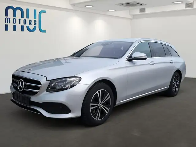 Mercedes-Benz E 220 d 4Matic /MultiBeam/Totwinkel+Spurhalte/