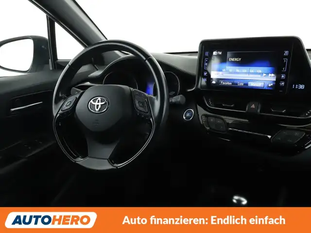 Toyota C-HR view 12