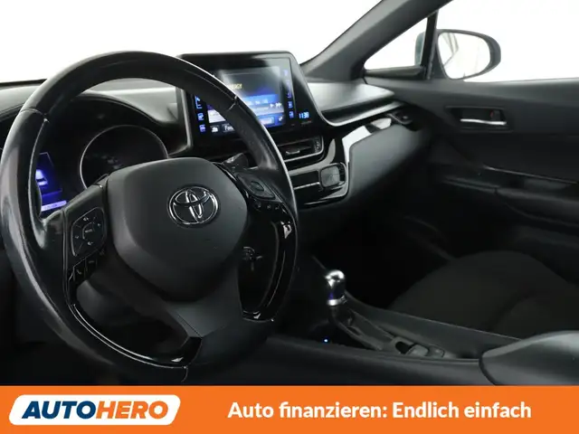 Toyota C-HR view 10