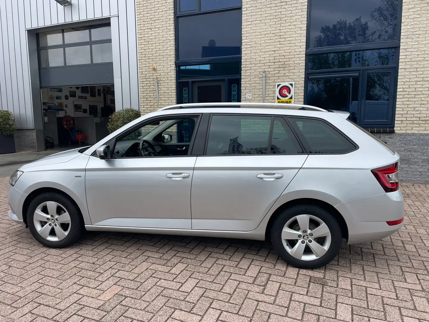 Skoda Fabia Combi 1.0 TSI Clever- Pano-nav-trekhaak Grijs - 2