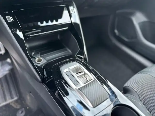Peugeot 208 view 14