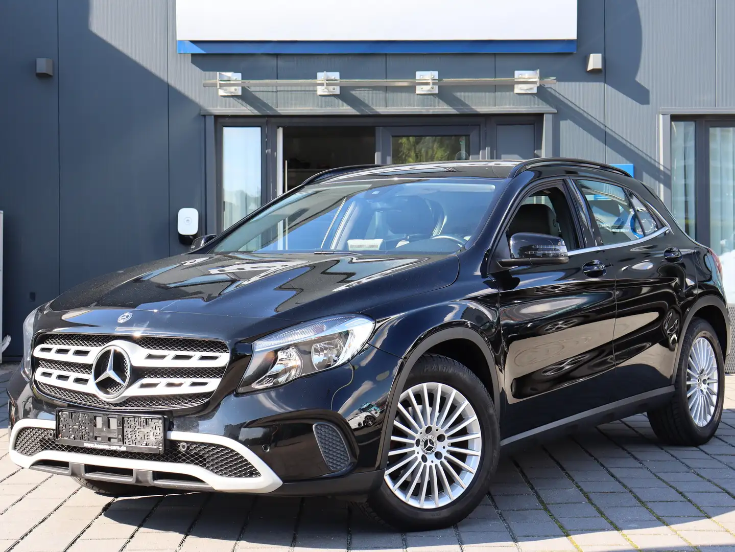Mercedes-Benz GLA 180 7G-DCT Style AC*Sportsitze*ALU*PDC*NAVI Zwart - 1
