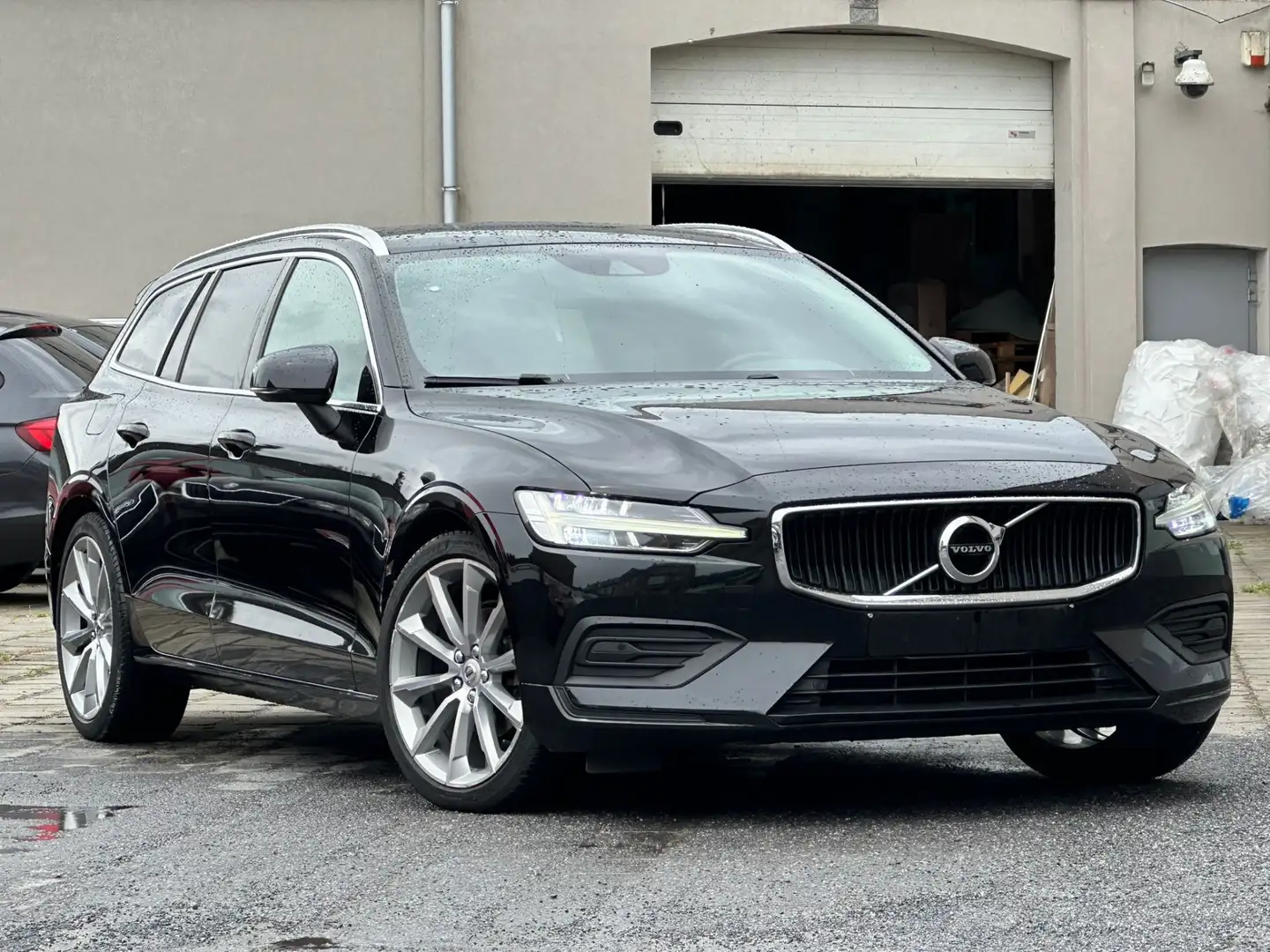 Volvo V60 2.0d D3 150 ch Geartronic 8 Momentum Nero - 2