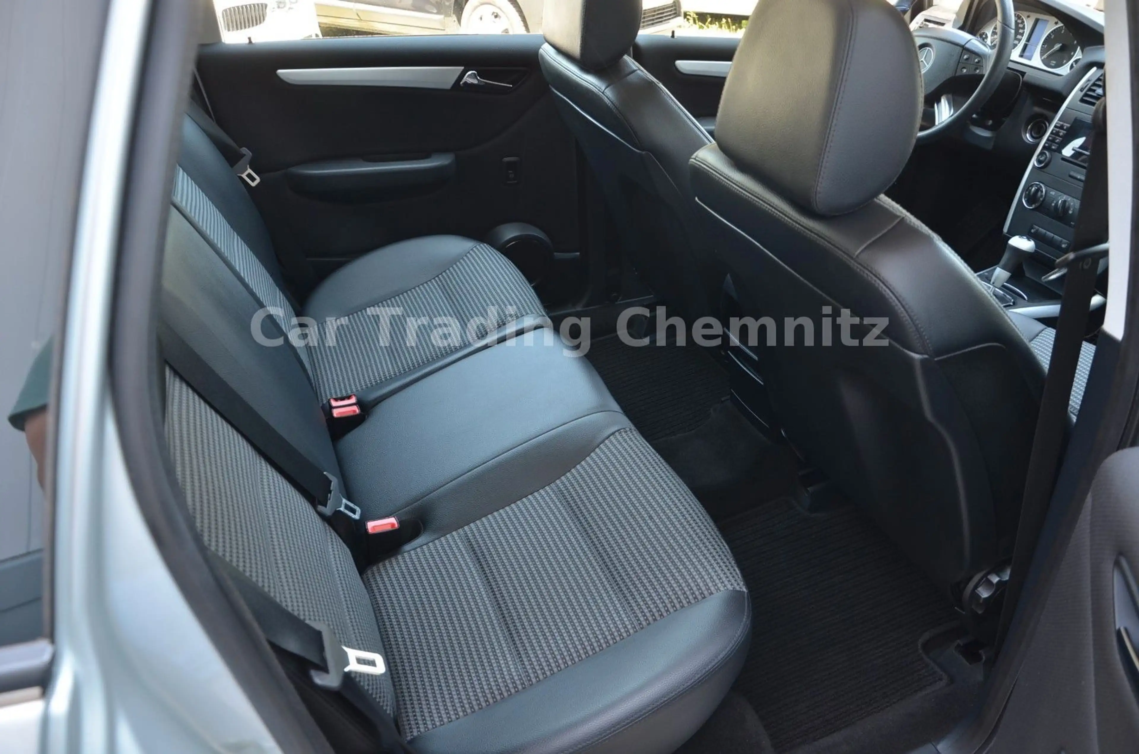Mercedes-Benz B 150 Klima Sitzheizung Automatik — photo 13