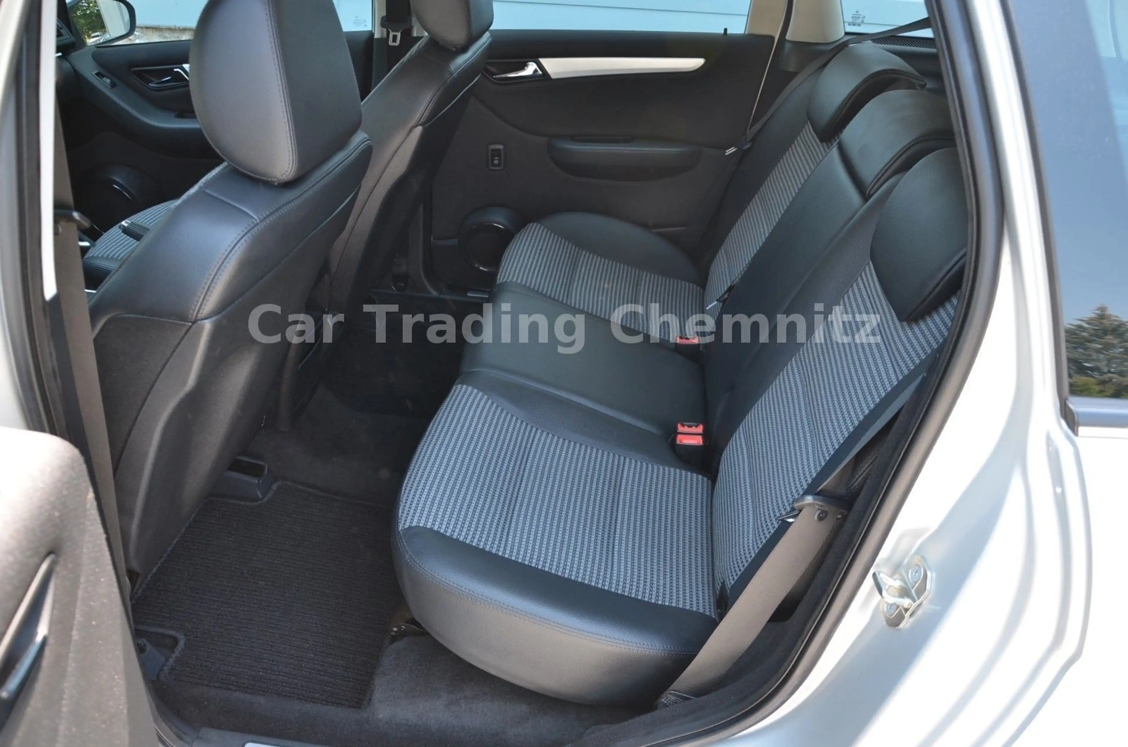 Mercedes-Benz B 150 Klima Sitzheizung Automatik — photo 12