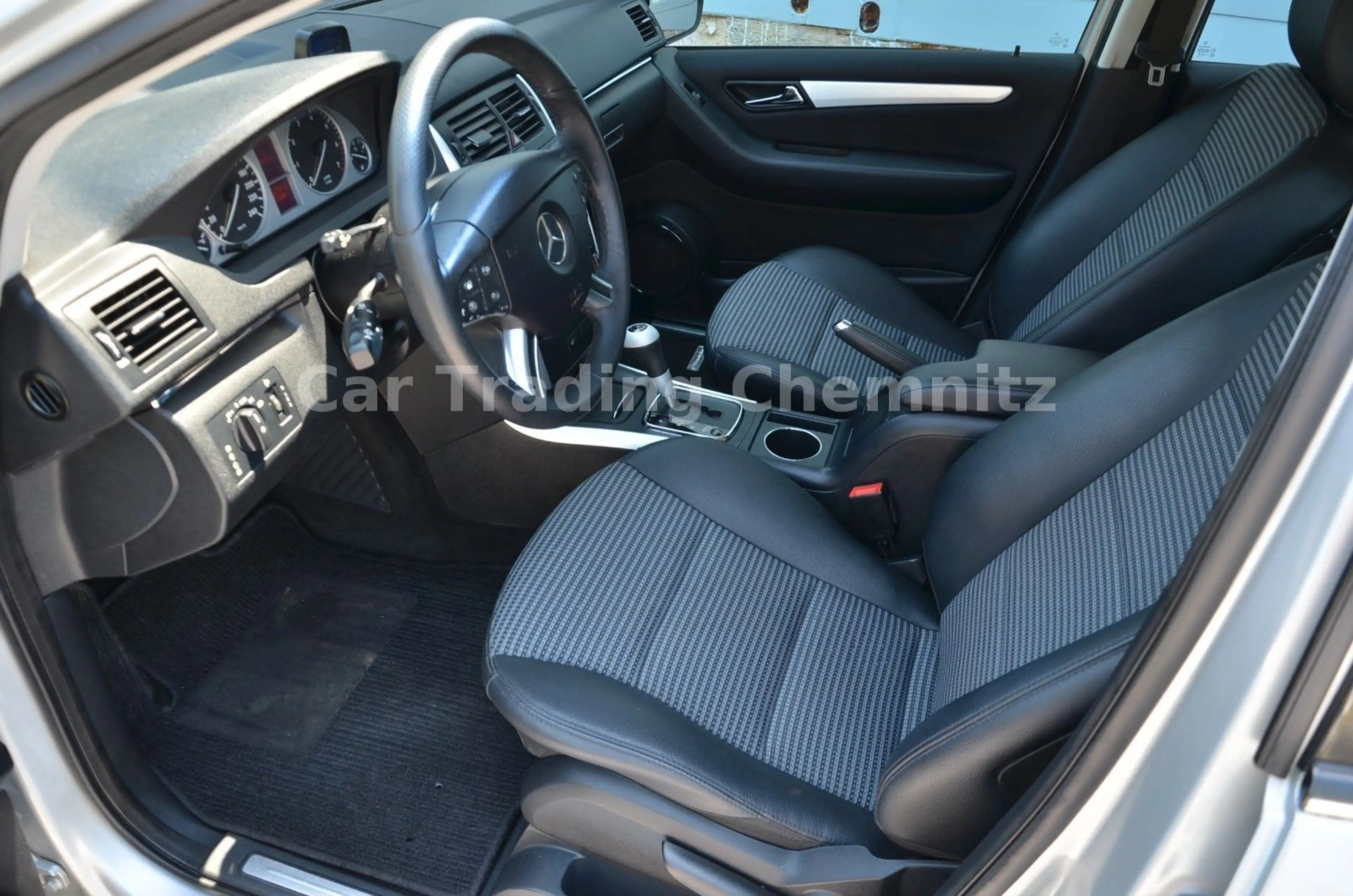 Mercedes-Benz B 150 Klima Sitzheizung Automatik — photo 9