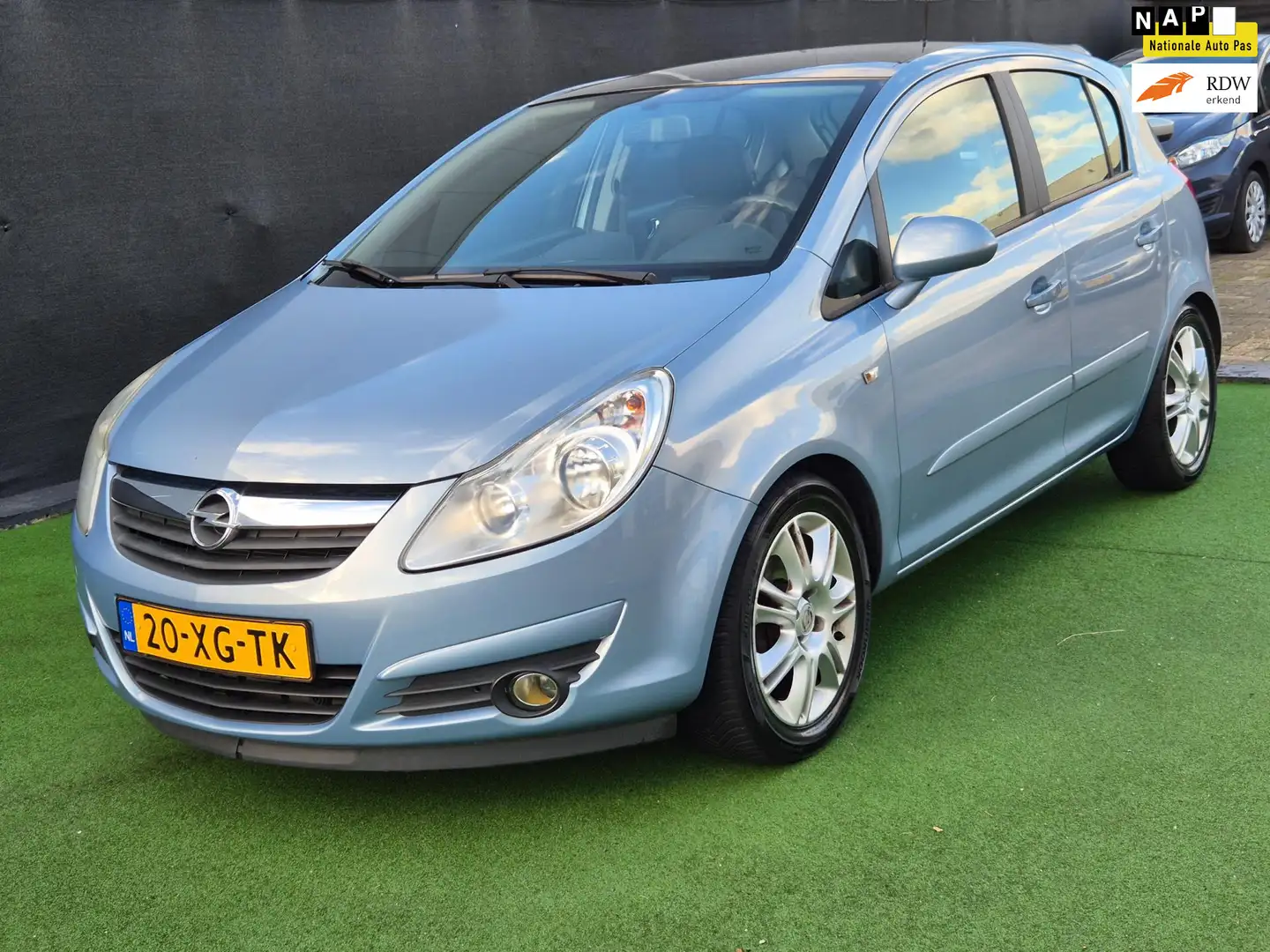 Opel Corsa 1.4-16V Cosmo VOL-AUTOMAAT SCHUIFDAK NAP! Blauw - 1