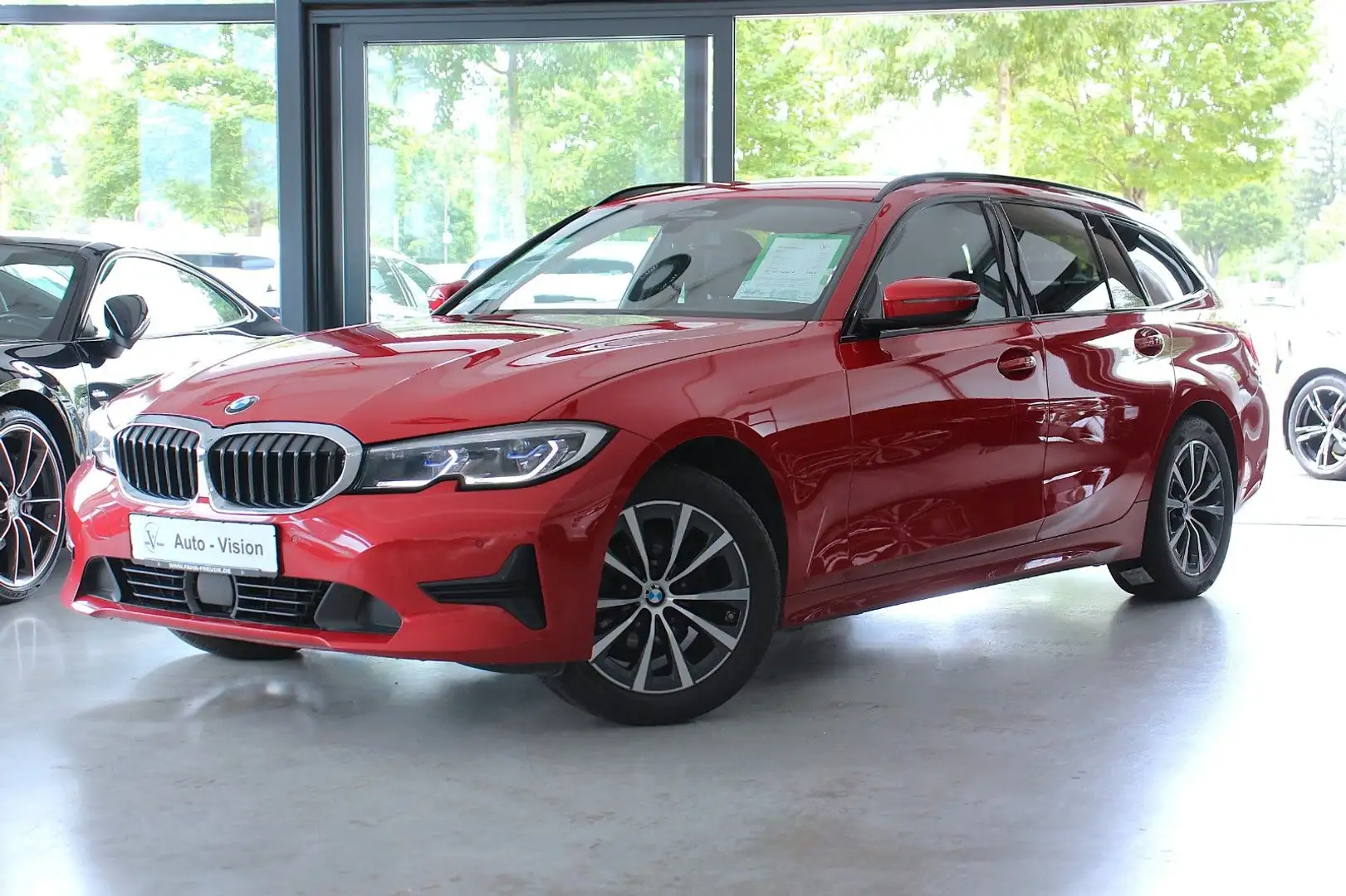 BMW 318 d (G21) Advantage *LED*AHK*ACC*KAM*Sportsitze Czerwony - 1