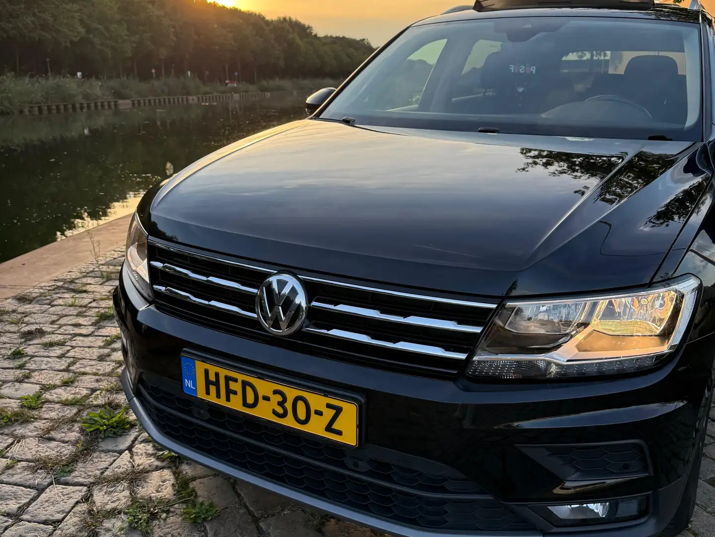 Volkswagen Tiguan Tiguan 1.5 TSI Highl. Zwart - 2