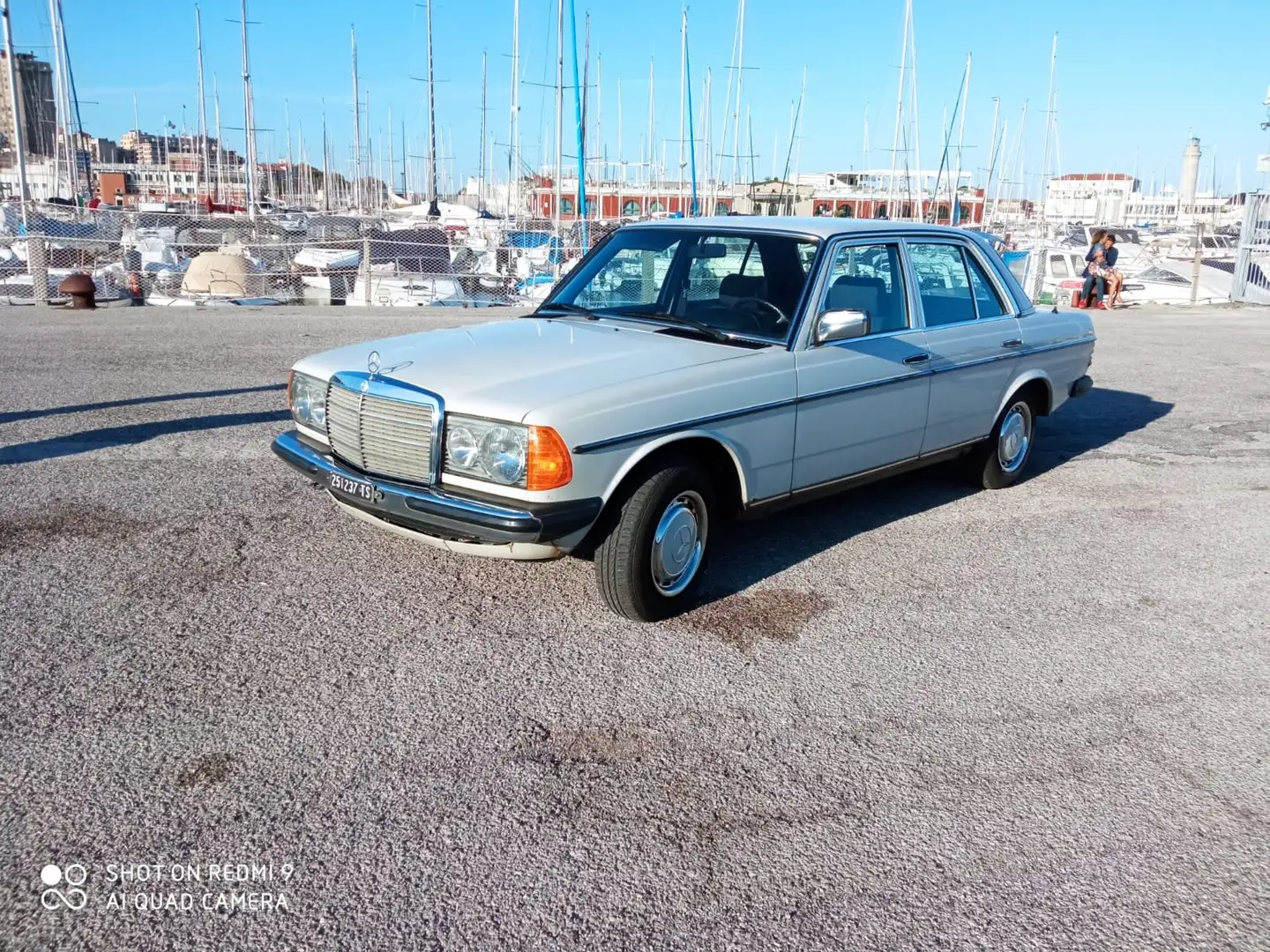Mercedes-Benz 240 w123 Gris - 1