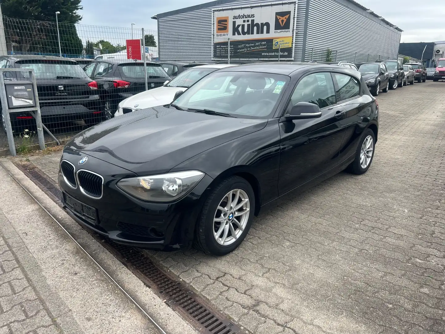 BMW 118 i Urban Line KLIMAAUTOMATIK , SITZHEIZUNG Schwarz - 1