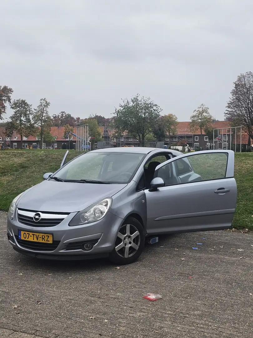 Opel Corsa 1.2-16V Enjoy Zilver - 1