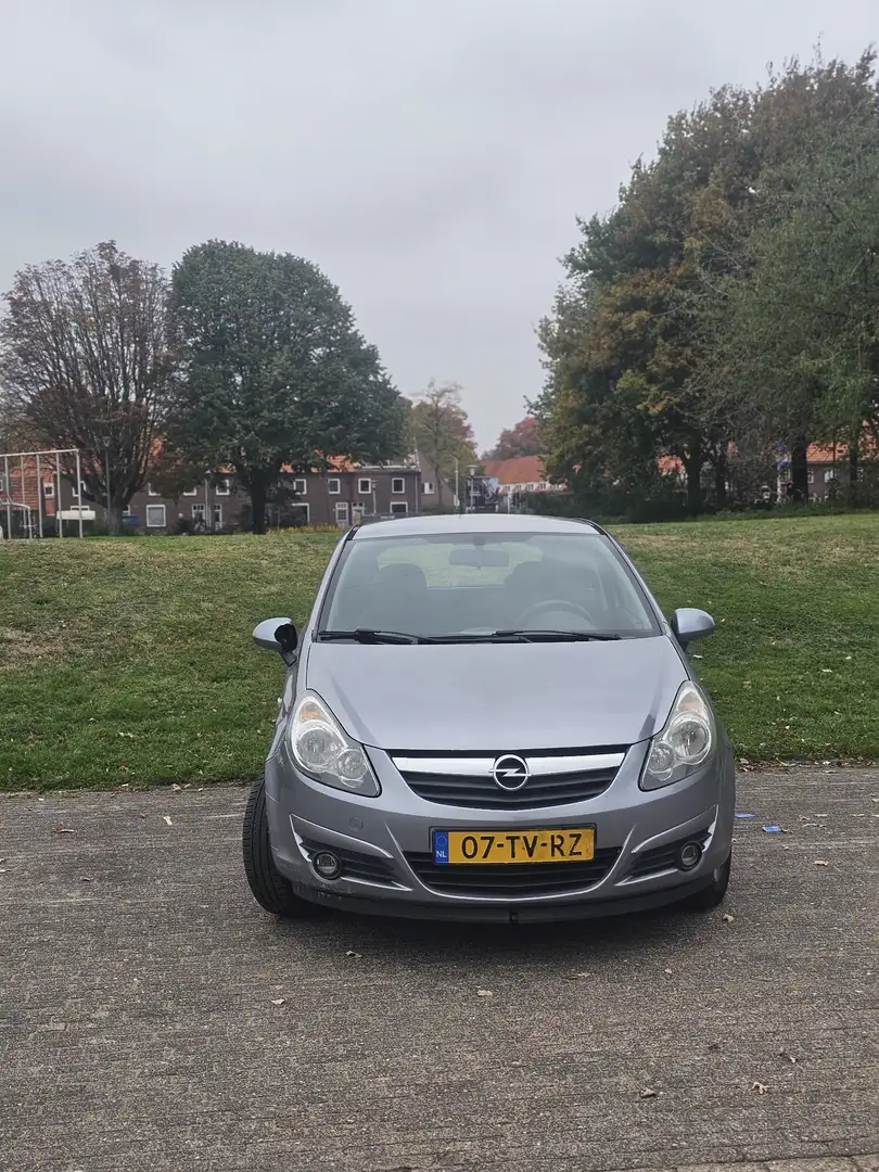 Opel Corsa 1.2-16V Enjoy Zilver - 2