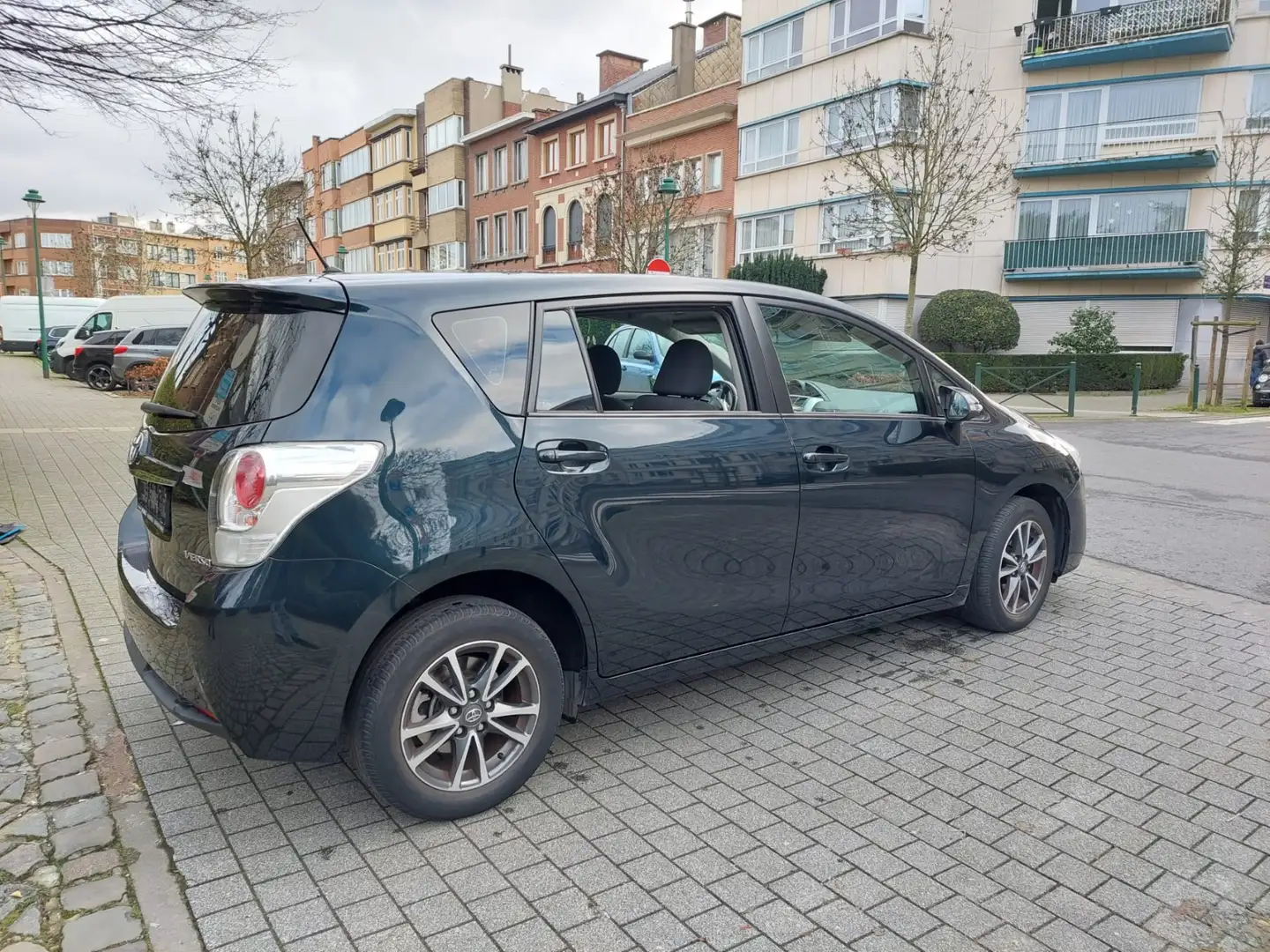 Toyota Verso-S 90 D-4D FAP SkyView MultiMode Zwart - 2