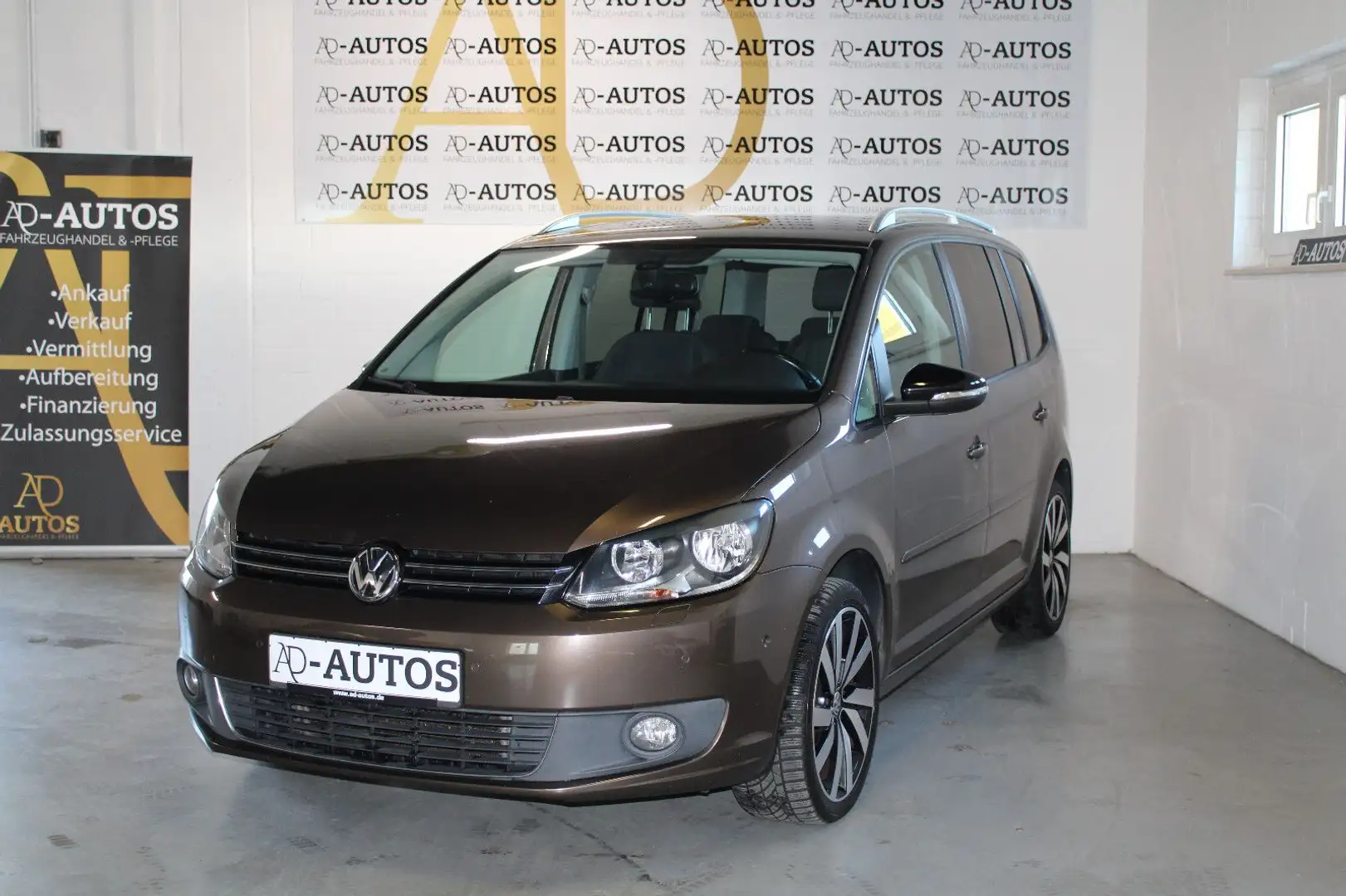Volkswagen Touran Style BMT+AHK+SHZ+NAVI+PDC+TEMP+CARPLAY+ Braun - 1