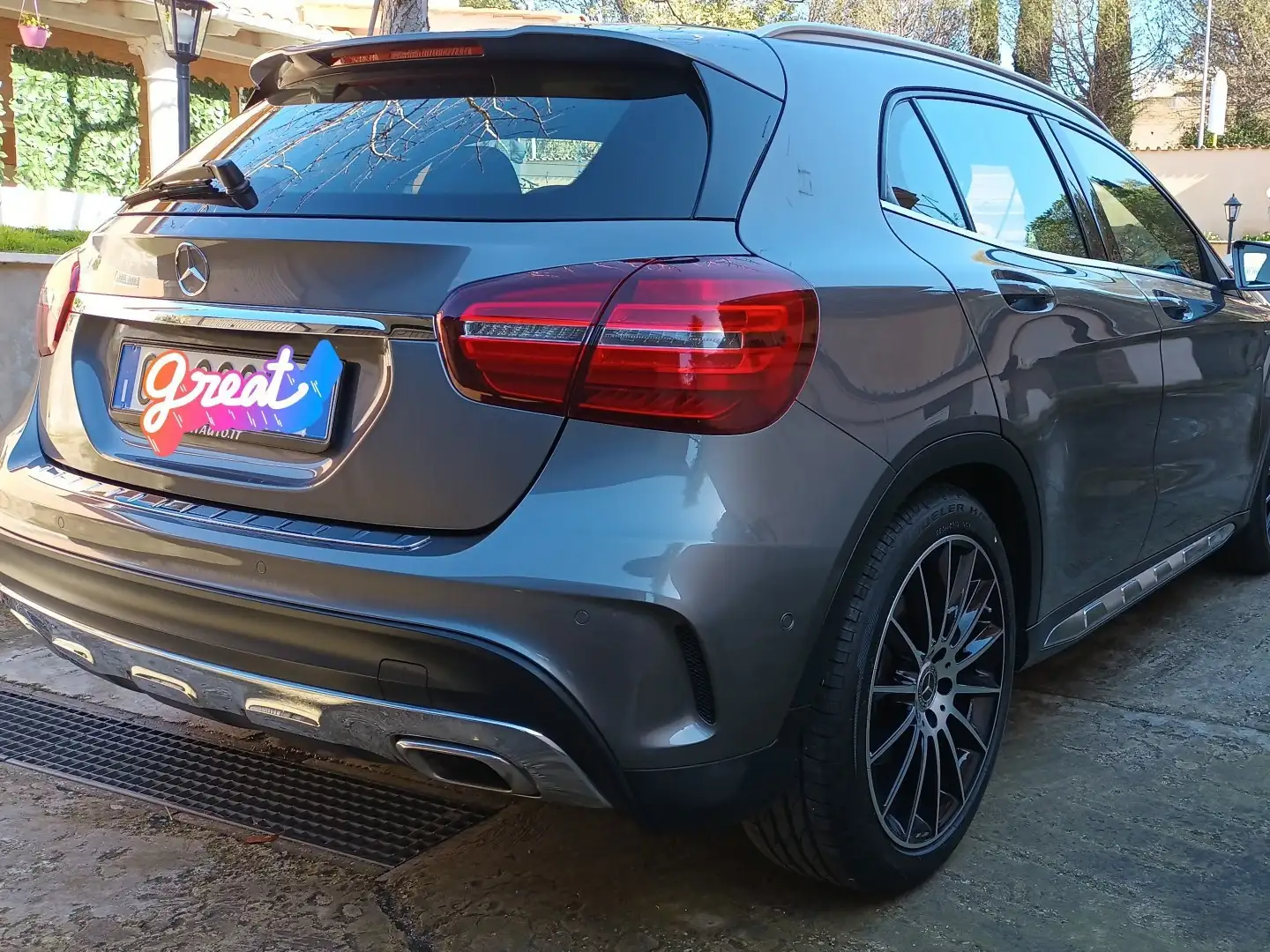 Mercedes-Benz GLA 200 d Premium auto Gris - 2