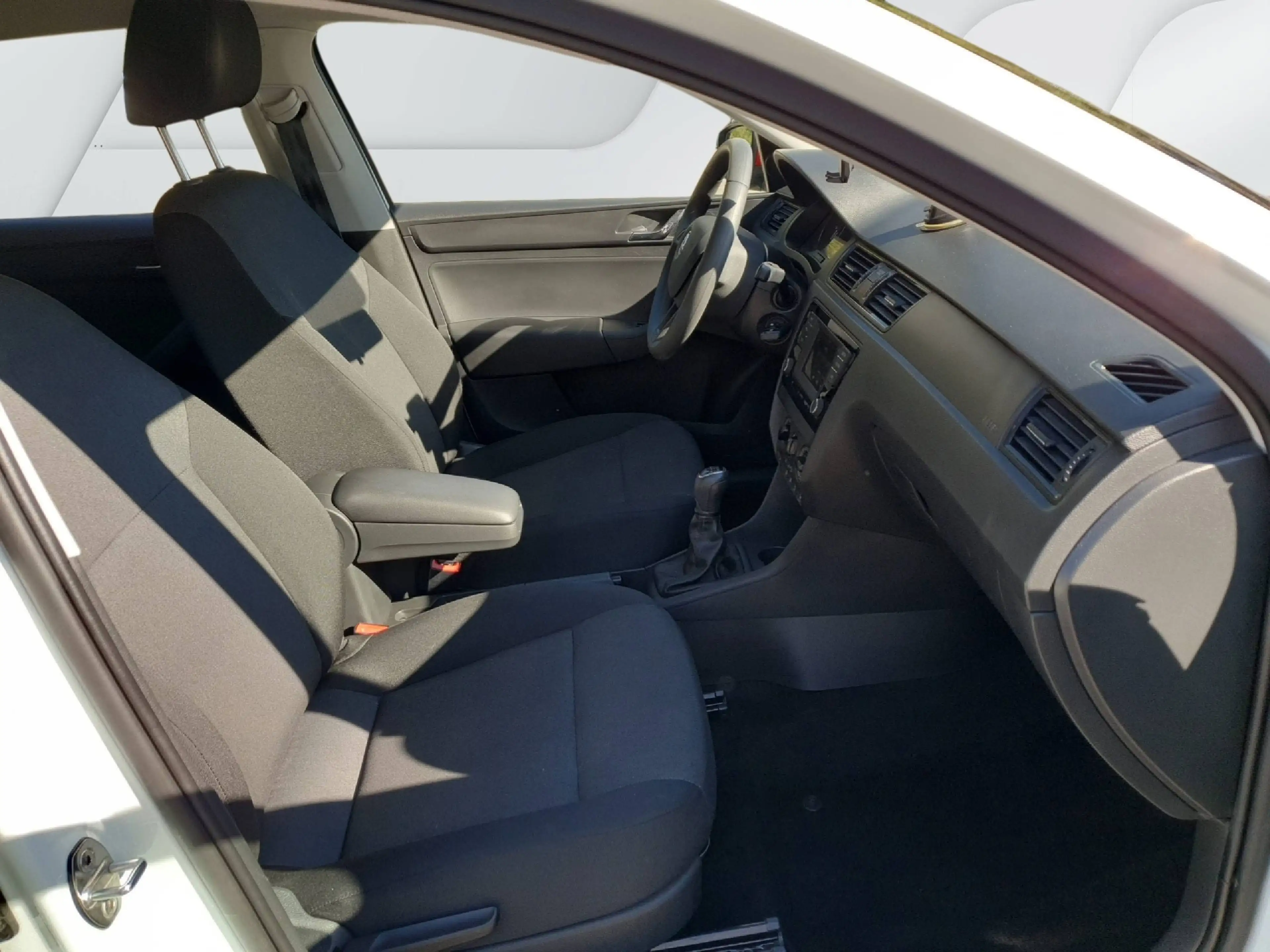 Skoda Rapid/Spaceback 1.2 TSI Red & Grey — photo 6