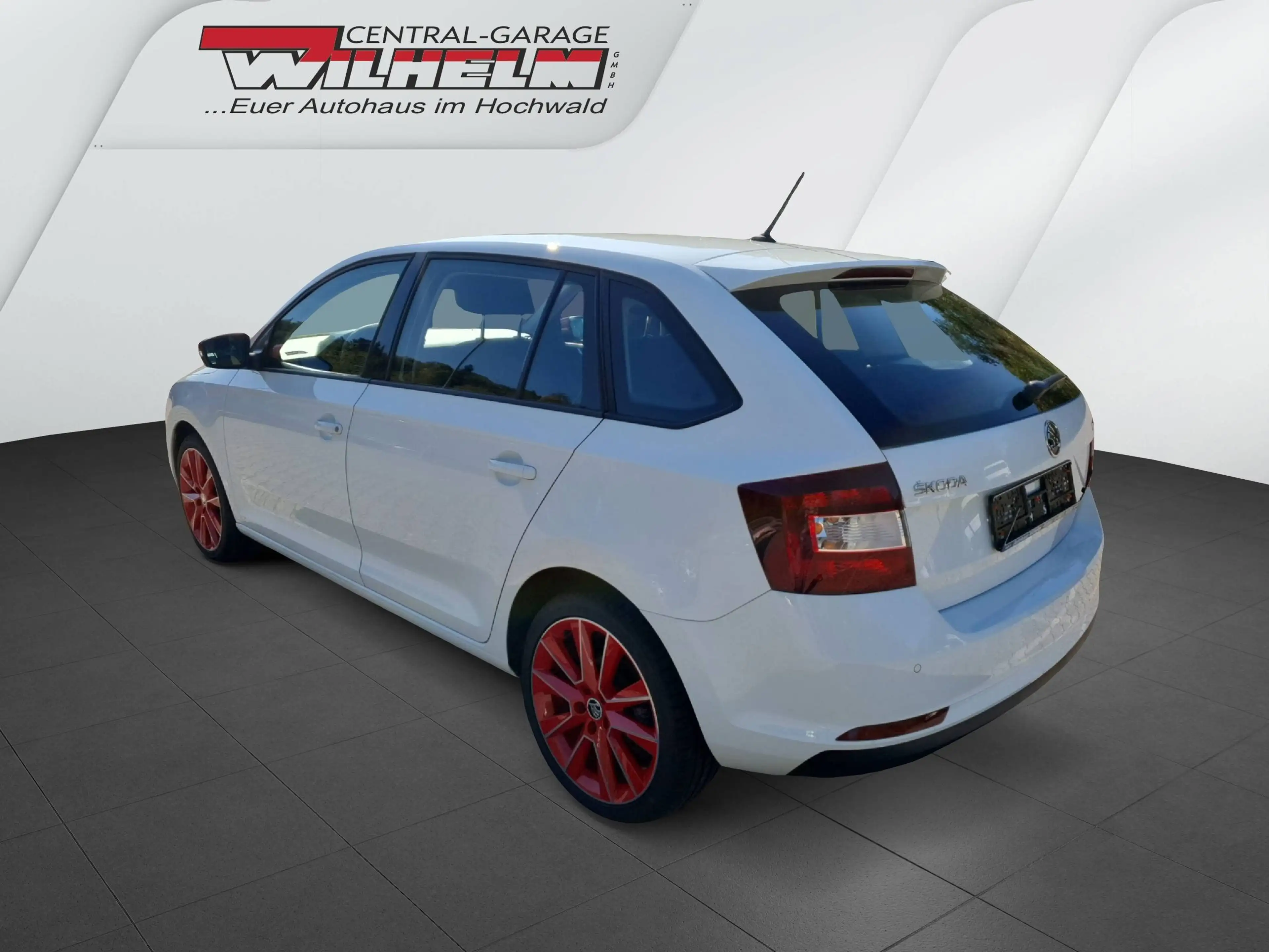 Skoda Rapid/Spaceback 1.2 TSI Red & Grey — photo 4