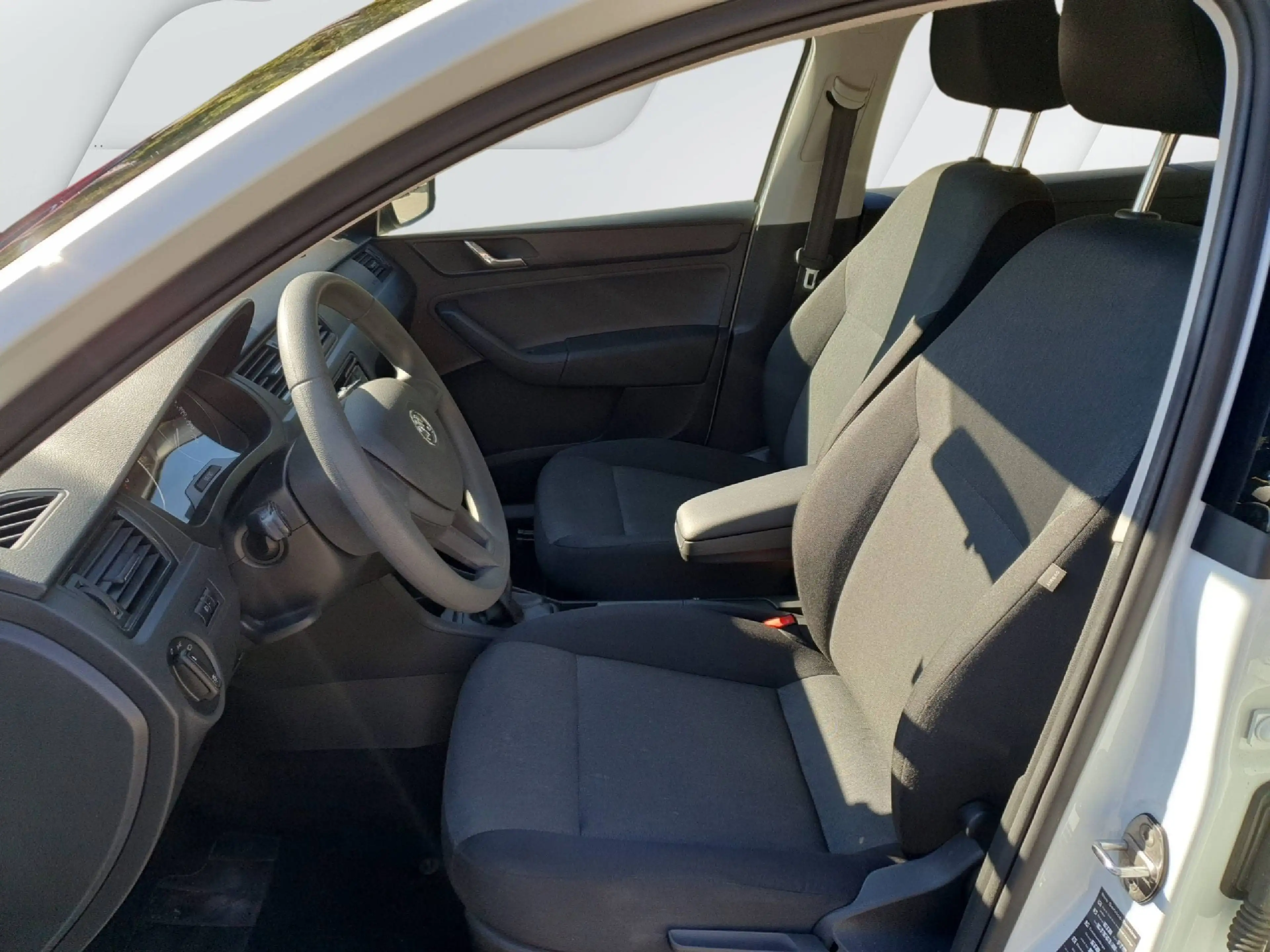 Skoda Rapid/Spaceback 1.2 TSI Red & Grey — photo 5