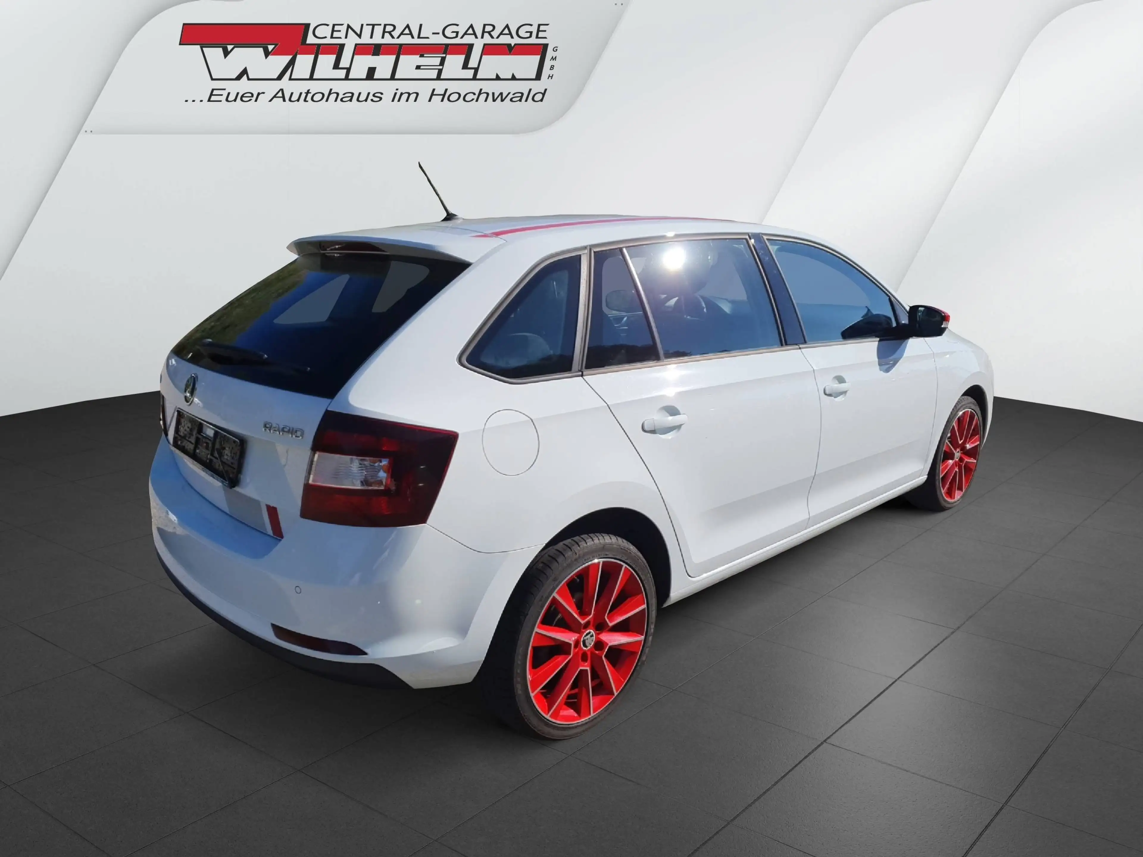 Skoda Rapid/Spaceback 1.2 TSI Red & Grey — photo 3
