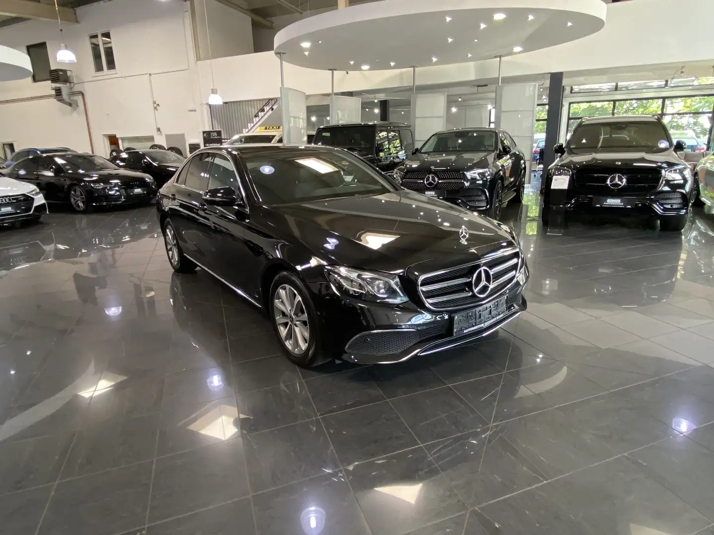 Mercedes-Benz E 220 E 220 d 4Matic Avantgarde*Ambiente*Panoramadach Schwarz - 2