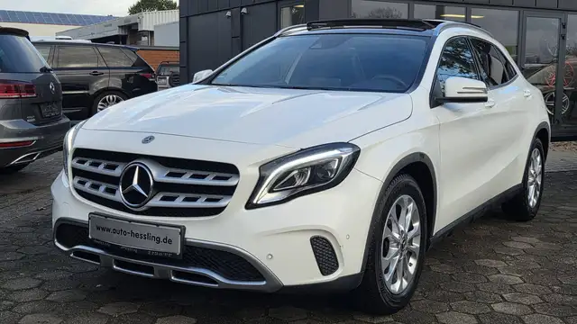 Mercedes-Benz GLA 180 GLA 180 Panoramadach Anhängerkupplung LED