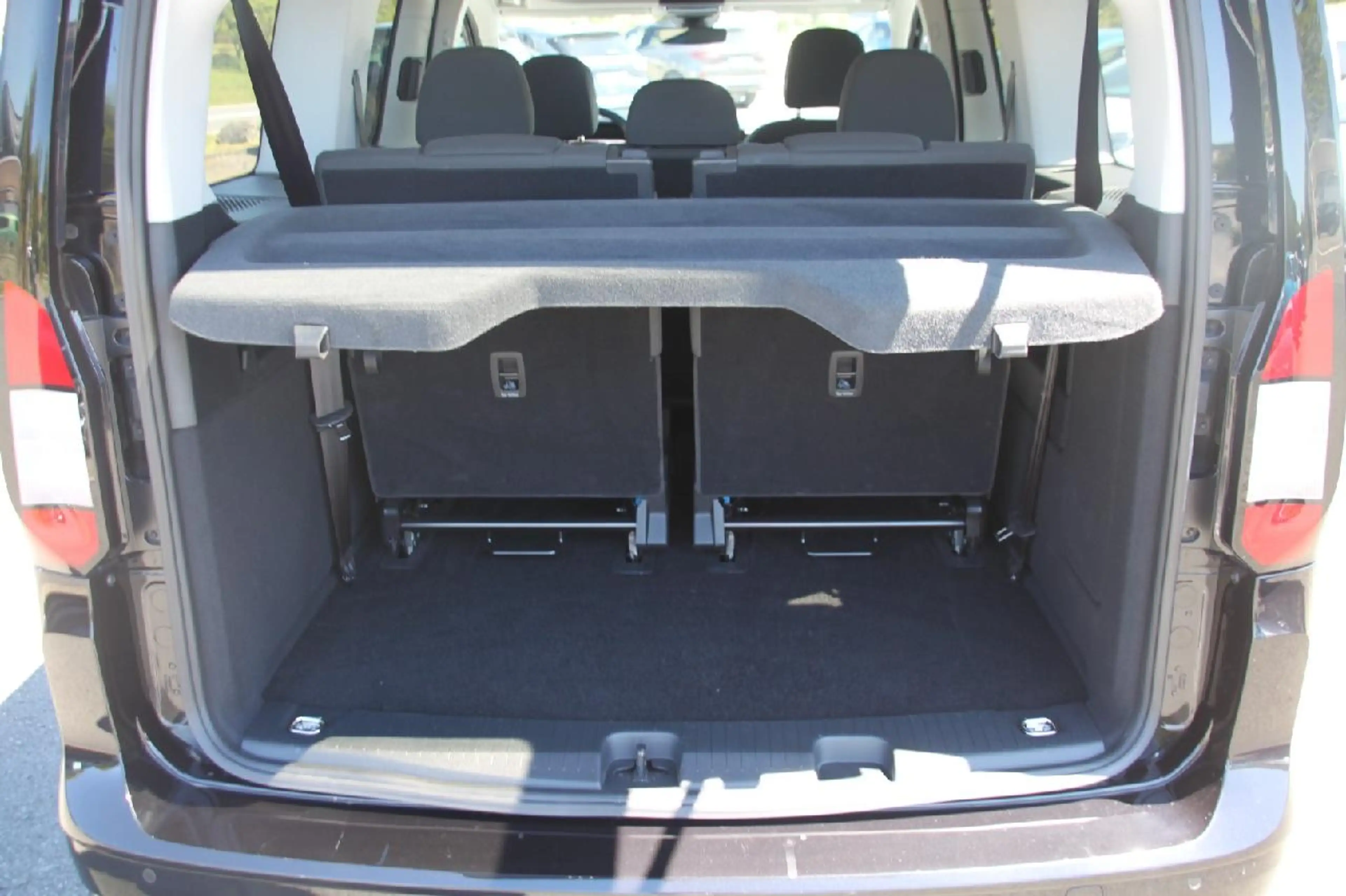 Ford Grand Tourneo Titanium+NAVI+KLIMA+LMF+7-Sitzer+ — photo 7