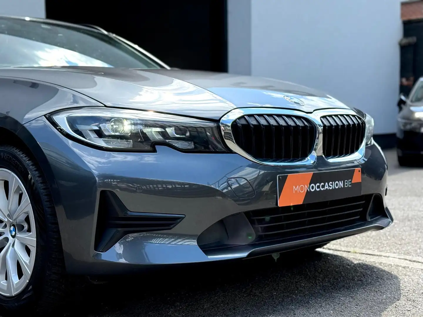 BMW 316 dA Touring *GPS*CarPlay*CUIR*SG CHAUFF*HAYON ELEC* Grau - 2