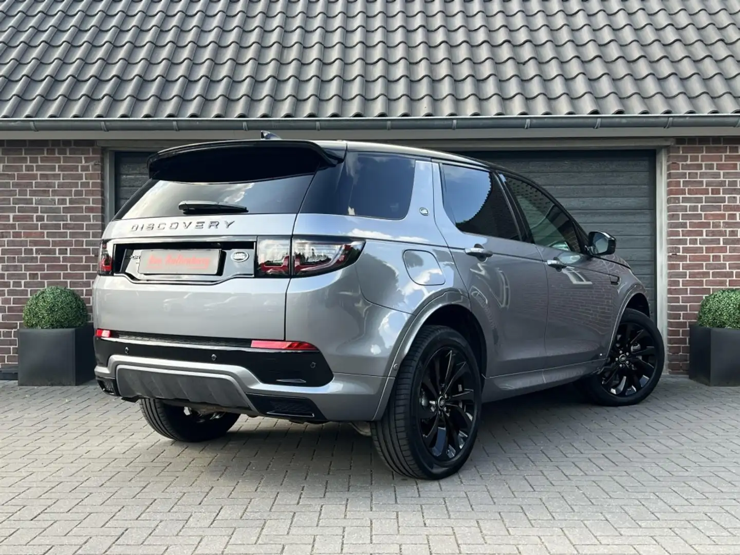 Land Rover Discovery Sport P300E R Dynamic HSE AWD Black Pano 360 Keyless Szary - 2