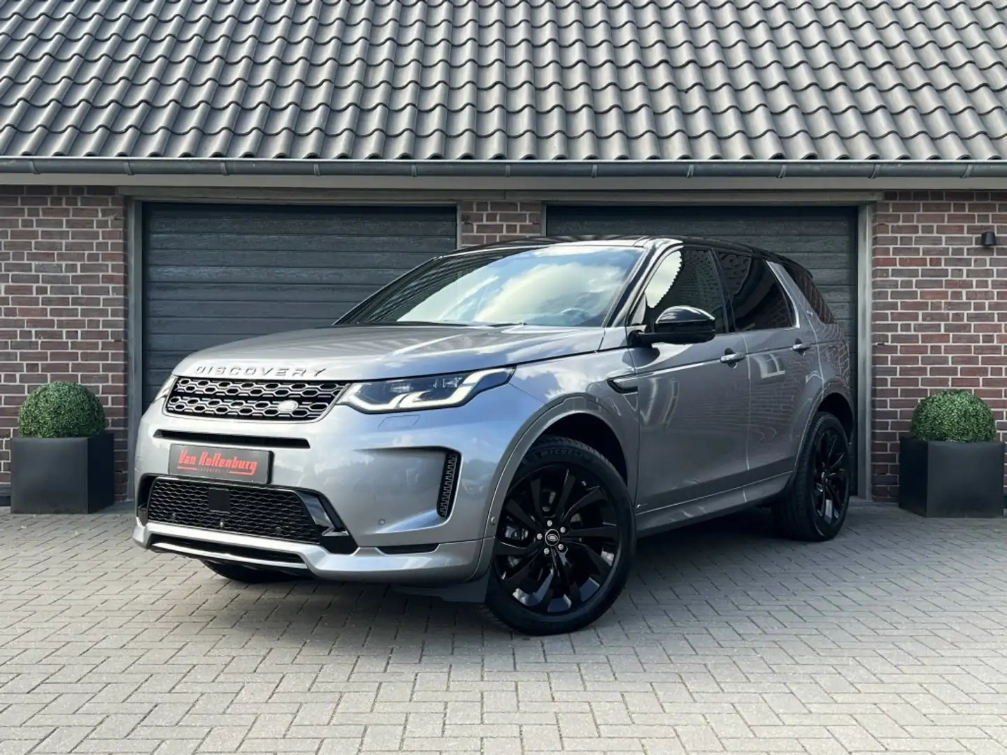 Land Rover Discovery Sport P300E R Dynamic HSE AWD Black Pano 360 Keyless Szary - 1