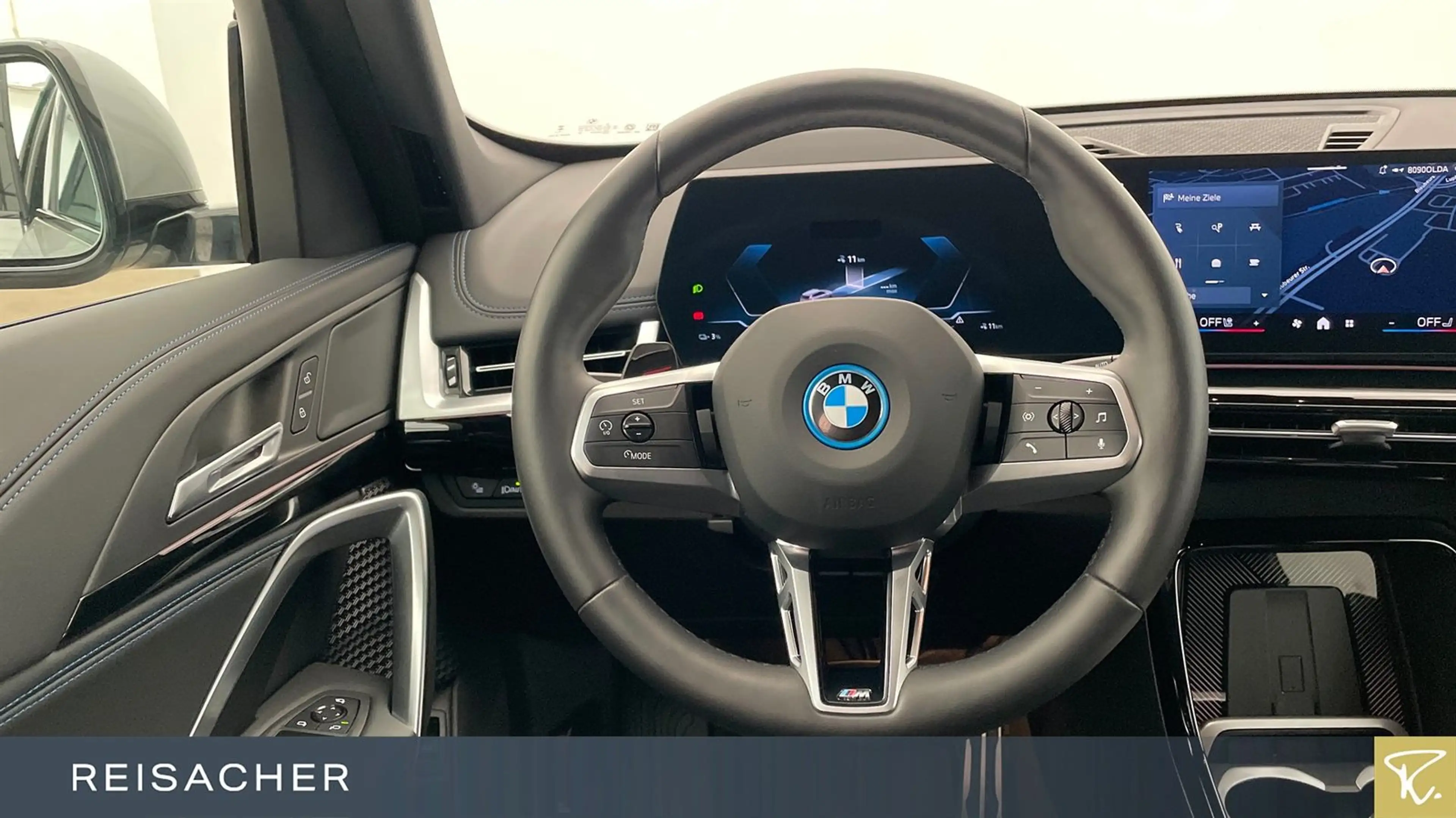 BMW iX1 IX1 XDRIVE30 M-Sport AHK LCPro HUD ACC 360° 19" — photo 5