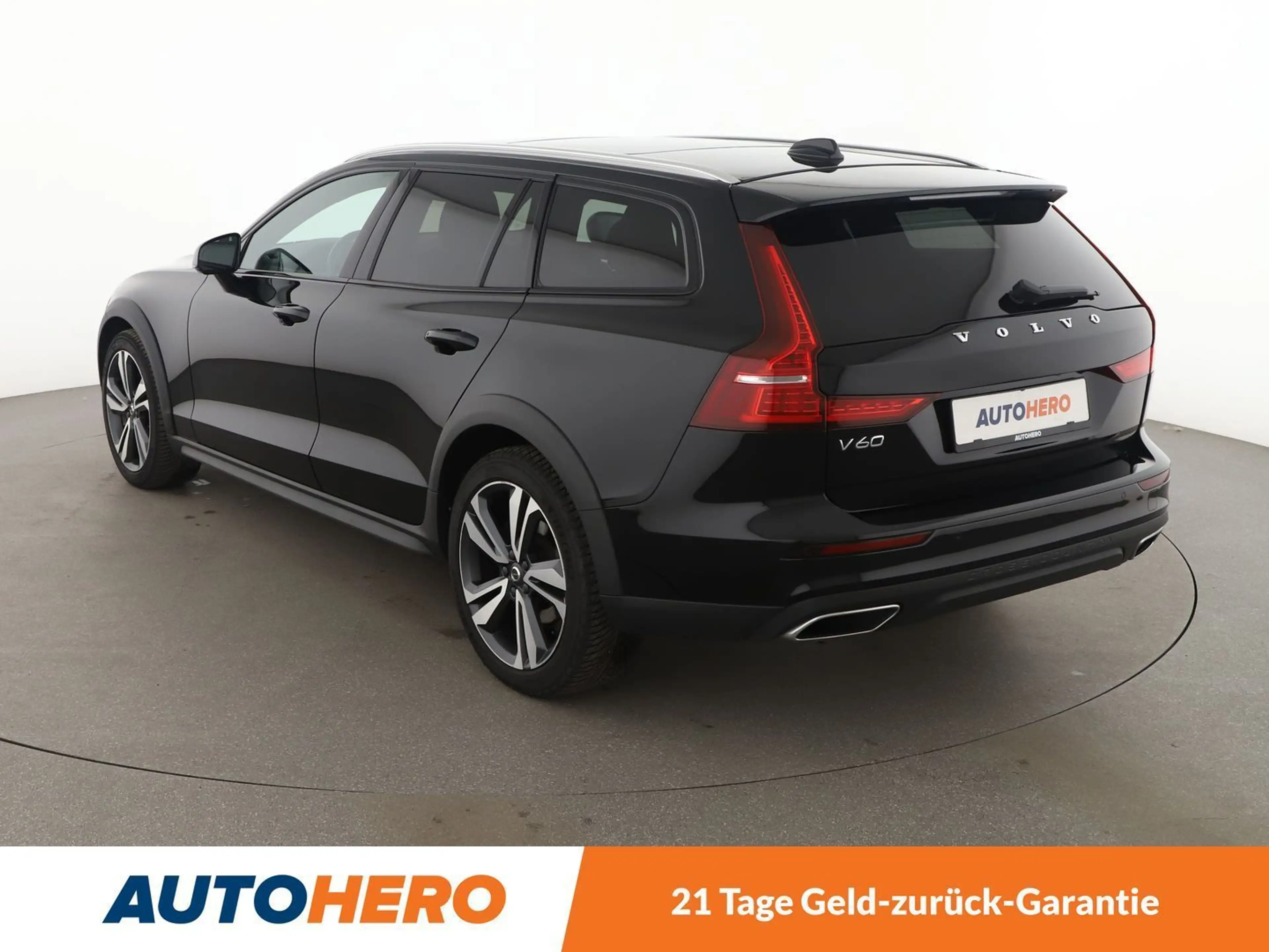 Volvo V60 Cross Country 2.0 D4 AWD *TEMPO*CAM*PDC*SHZ*ALU*PANO* — photo 4