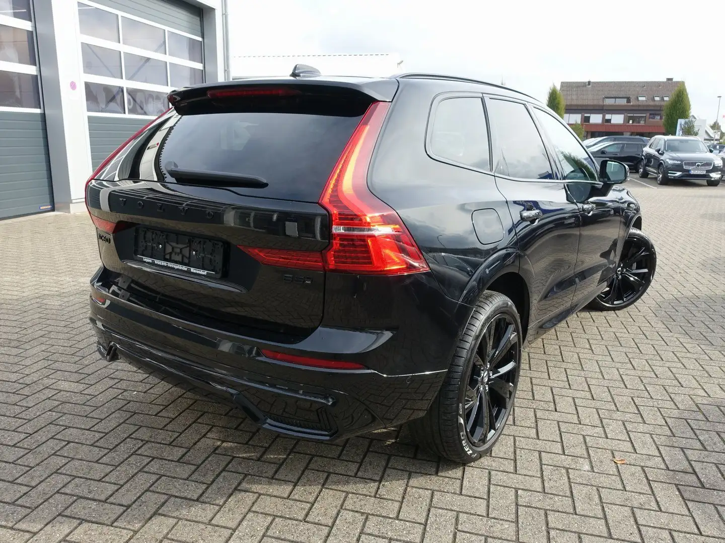 Volvo XC60 Black Edition Plus B5 AWD/360°/Pano/Head-up Schwarz - 2