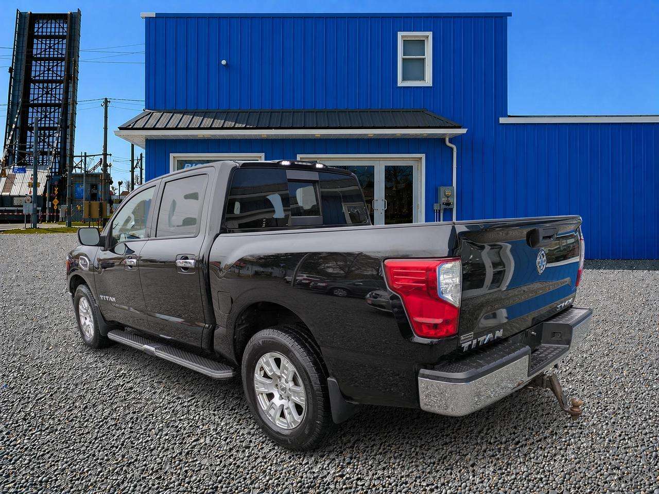2017 Nissan Titan SV — снимка 1