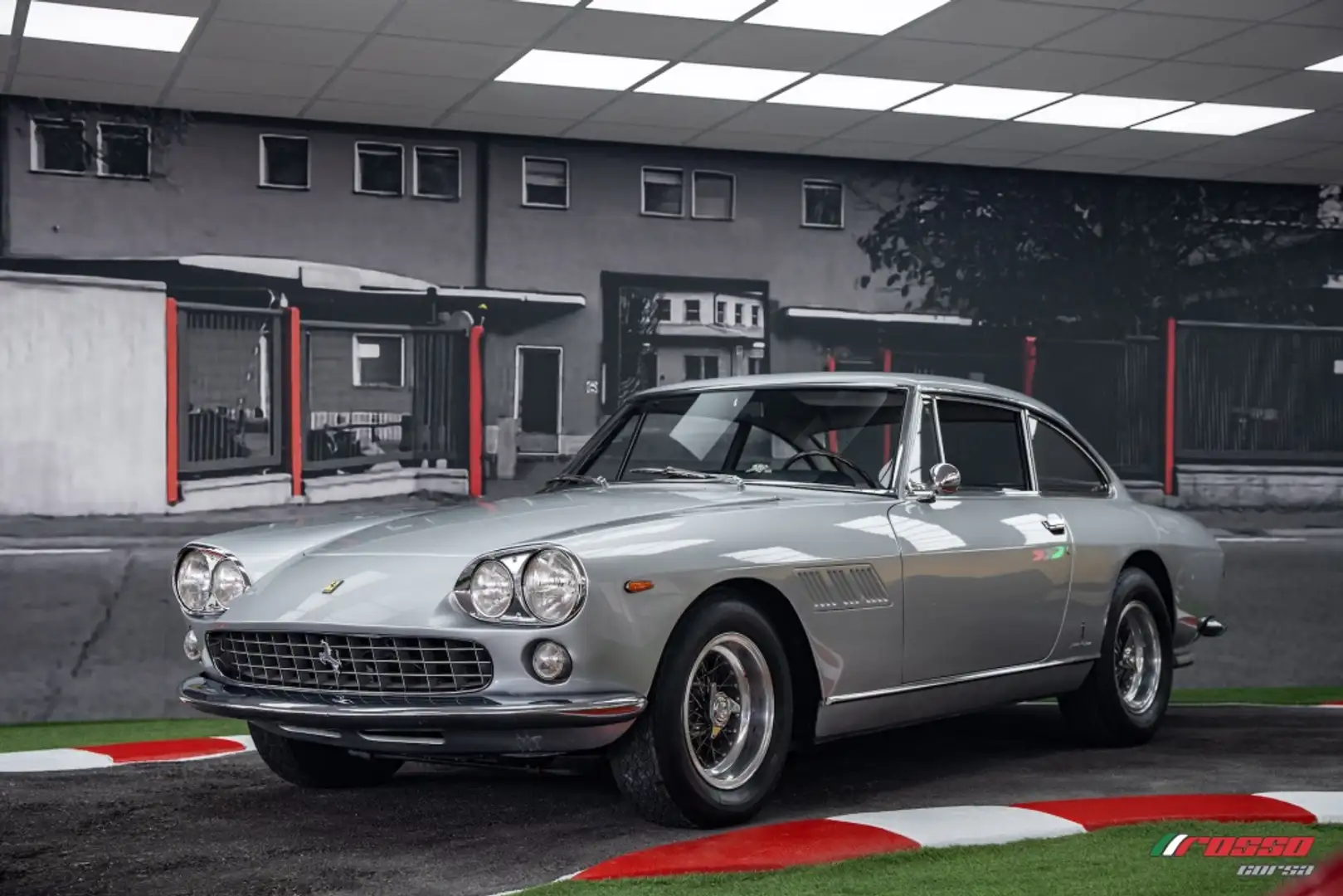 Ferrari 330 GT 2 + 2 Gris - 1