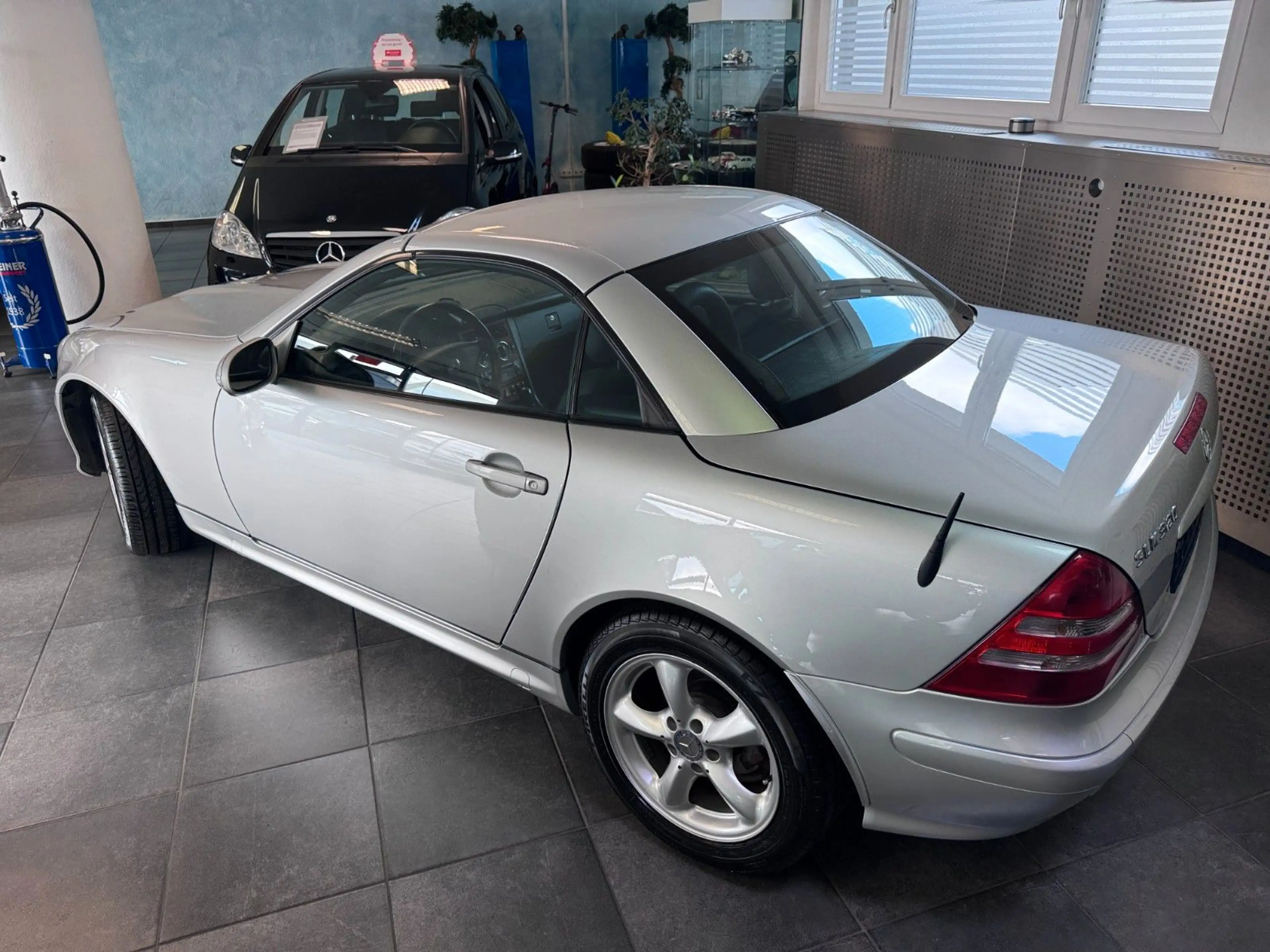 Mercedes-Benz SLK 320 — photo 14