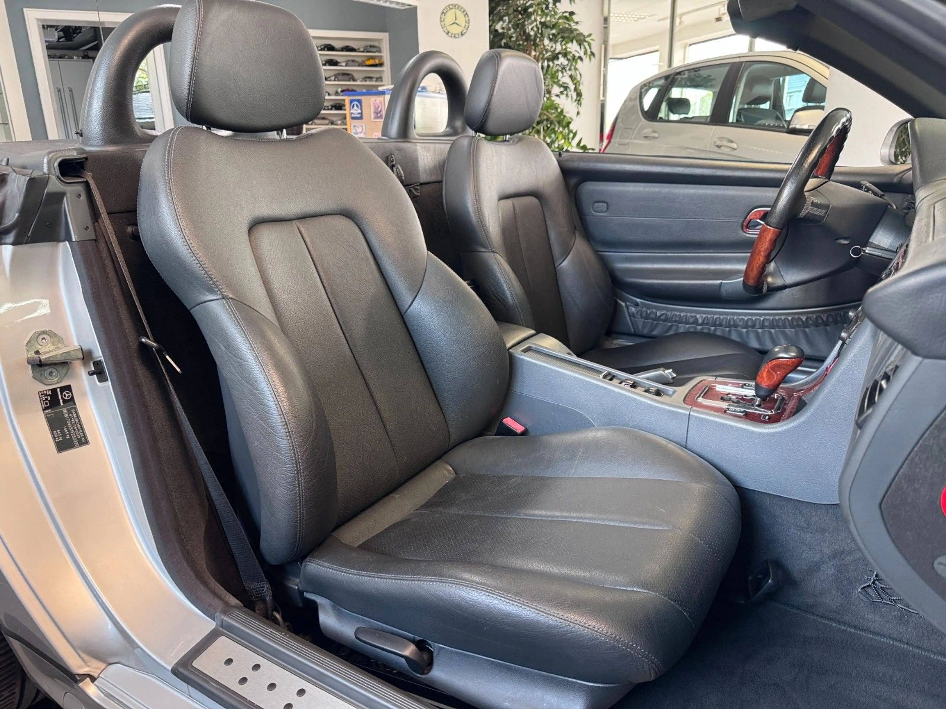 Mercedes-Benz SLK 320 — photo 9