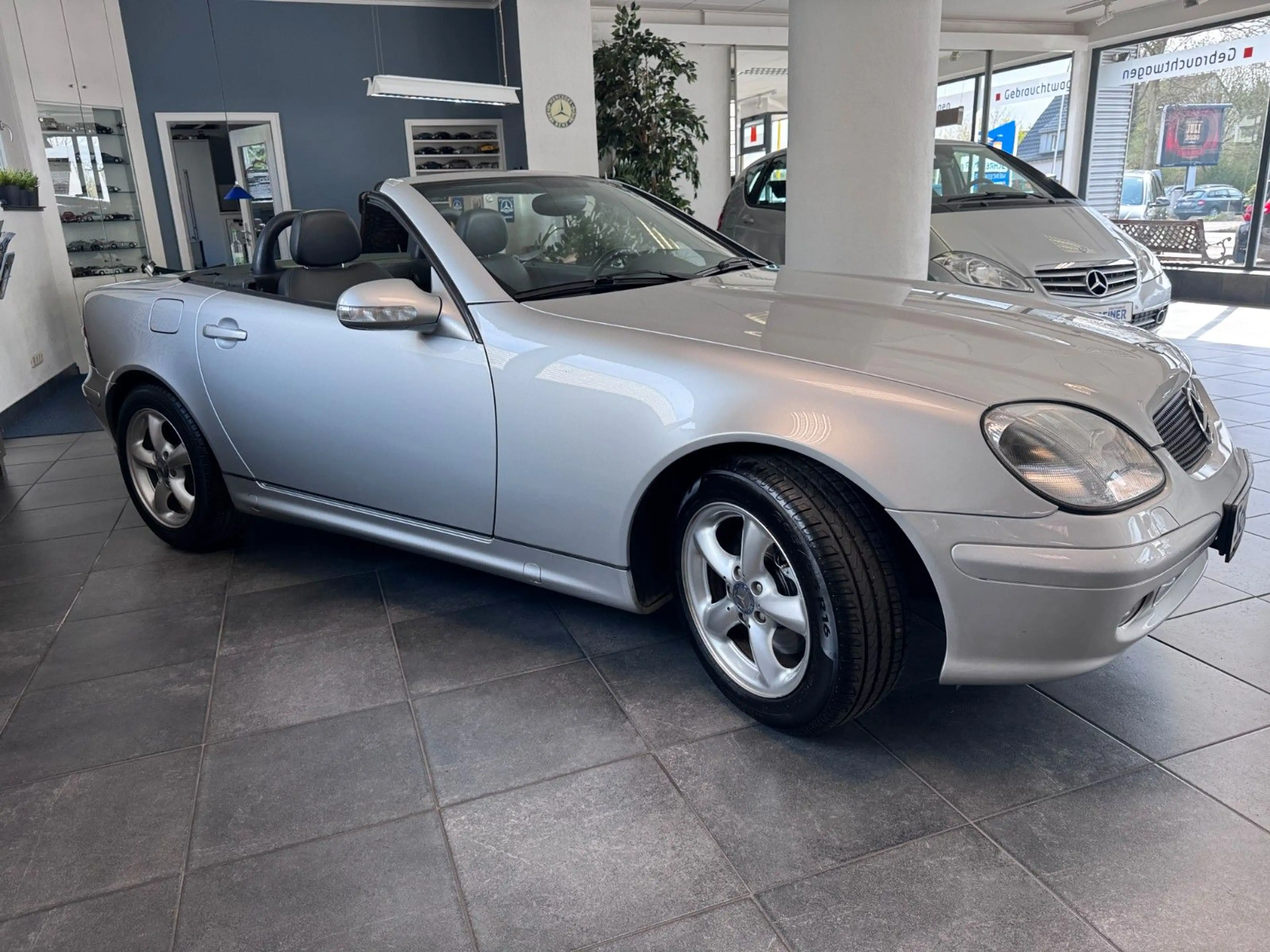 Mercedes-Benz SLK 320 — photo 4