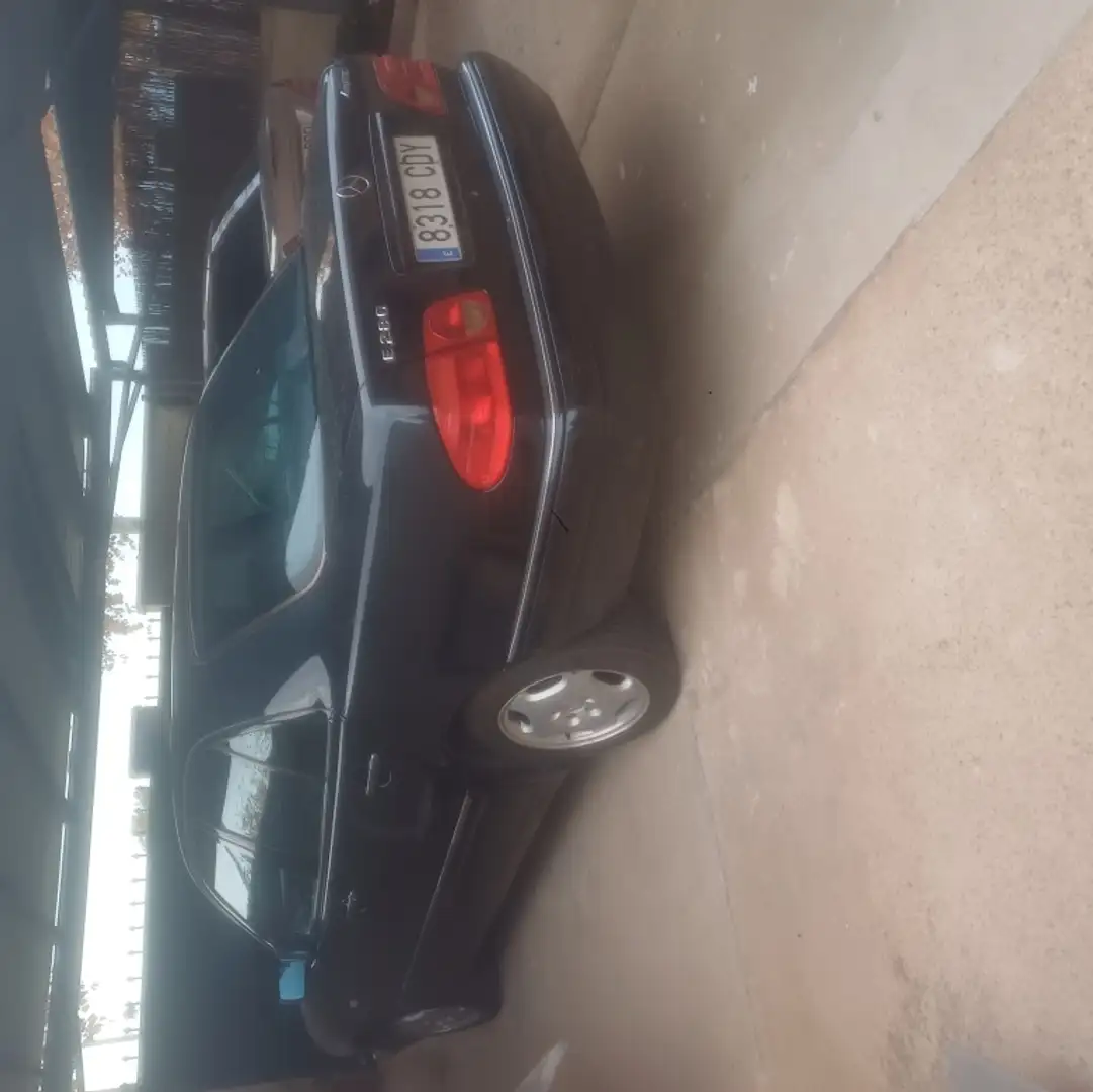 Mercedes-Benz E 280 V6 4Matic Avantgarde Albastru - 2