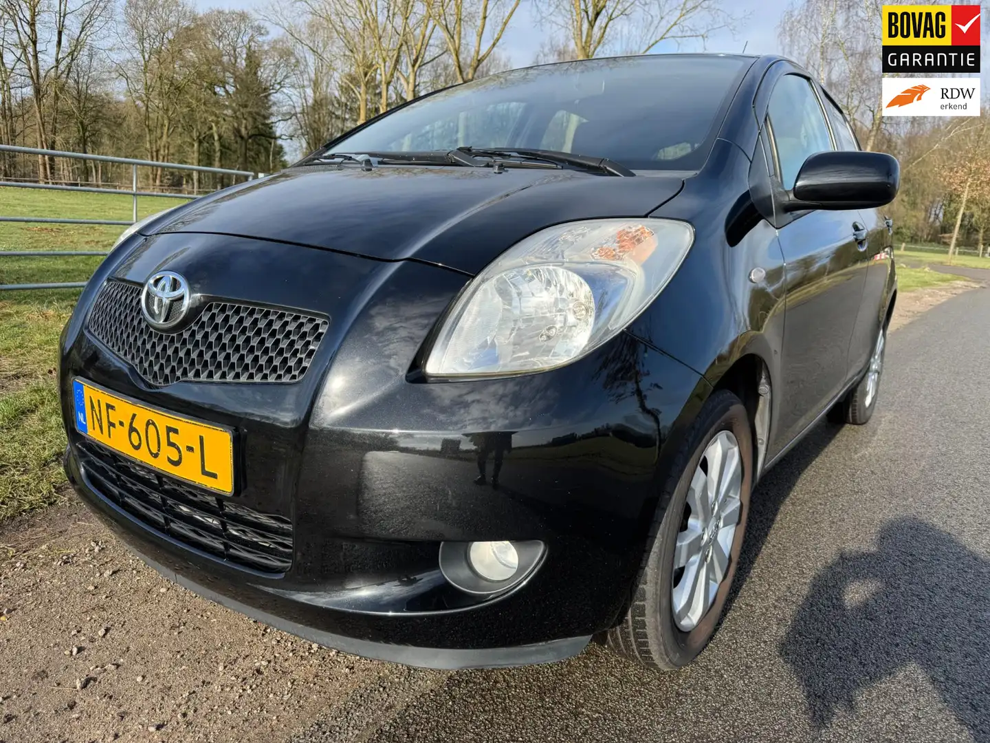 Toyota Yaris 1.0 VVTi Terra nieuwe koppeling met airco Negro - 1