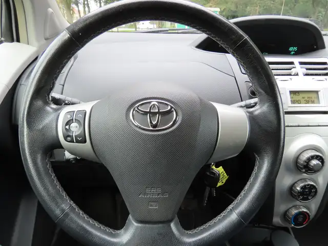 Toyota Yaris view 9