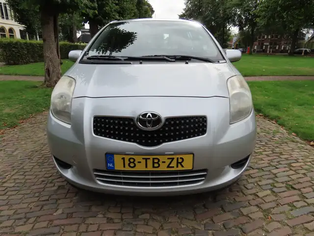 Toyota Yaris view 6