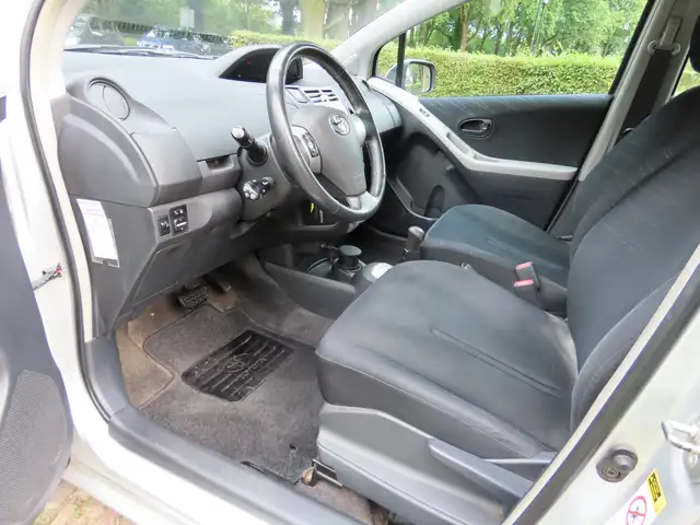 Toyota Yaris view 8
