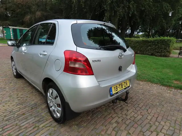 Toyota Yaris view 5