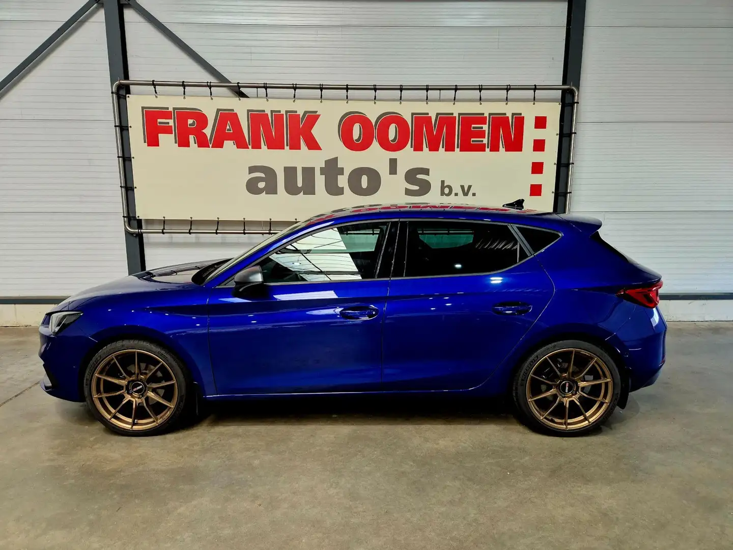 SEAT Leon 1.5 eTSI 150PK FR Business Intense + Keyless|19"LM Blauw - 2