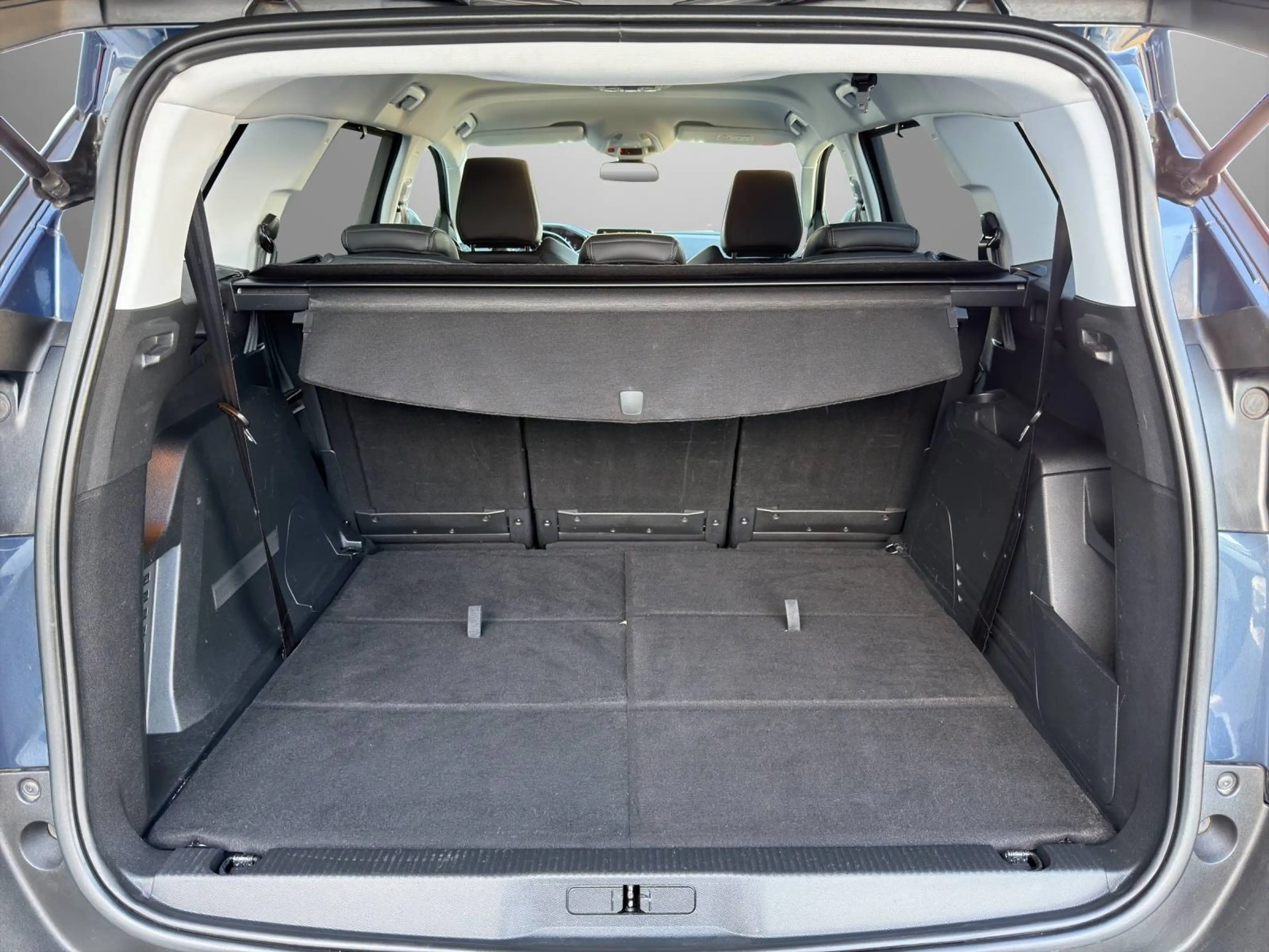 Peugeot 5008 1,2 PureTech 130 S&S Allure *ACC, AHK, LEDER* — photo 9