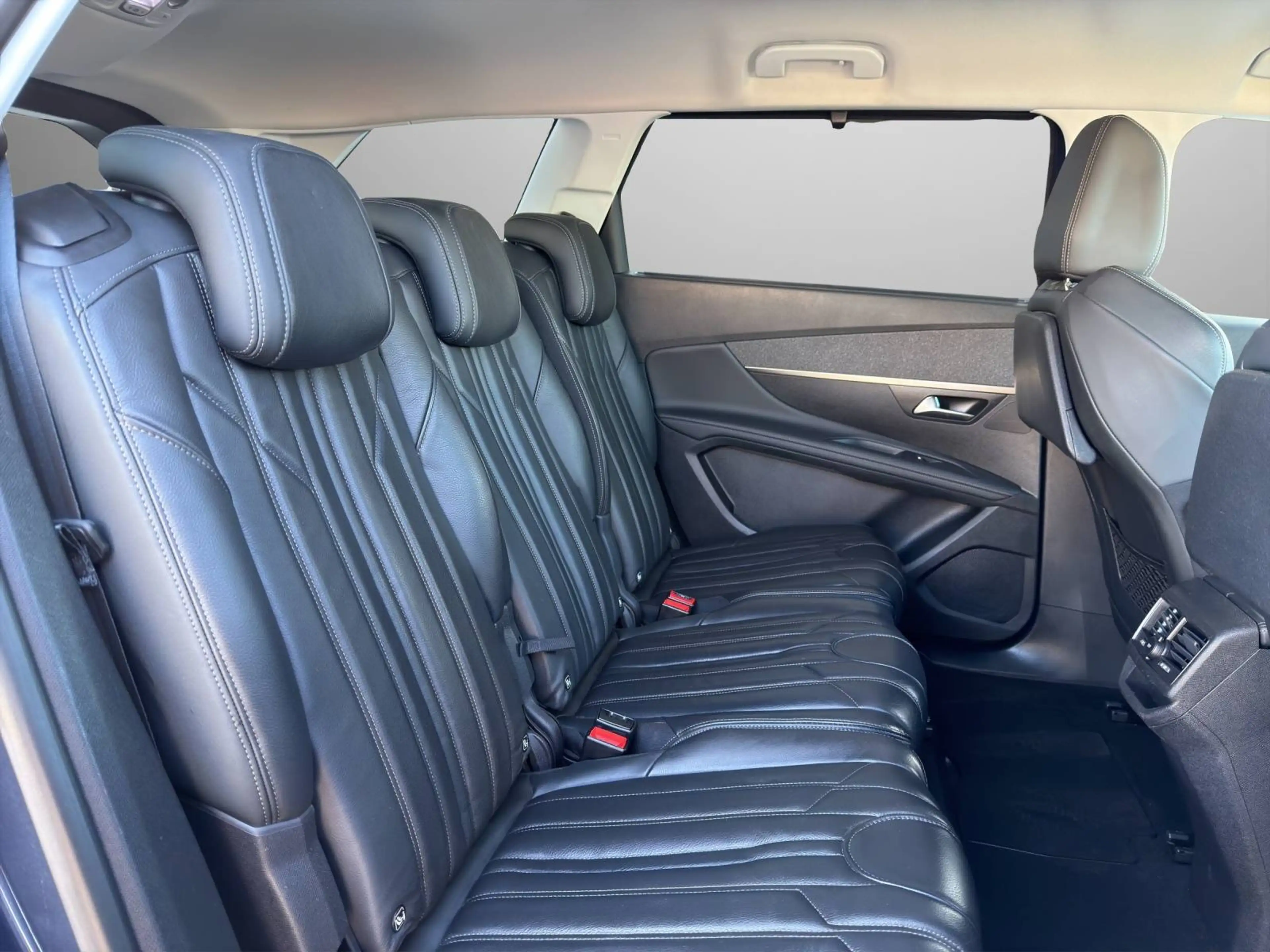Peugeot 5008 1,2 PureTech 130 S&S Allure *ACC, AHK, LEDER* — photo 15
