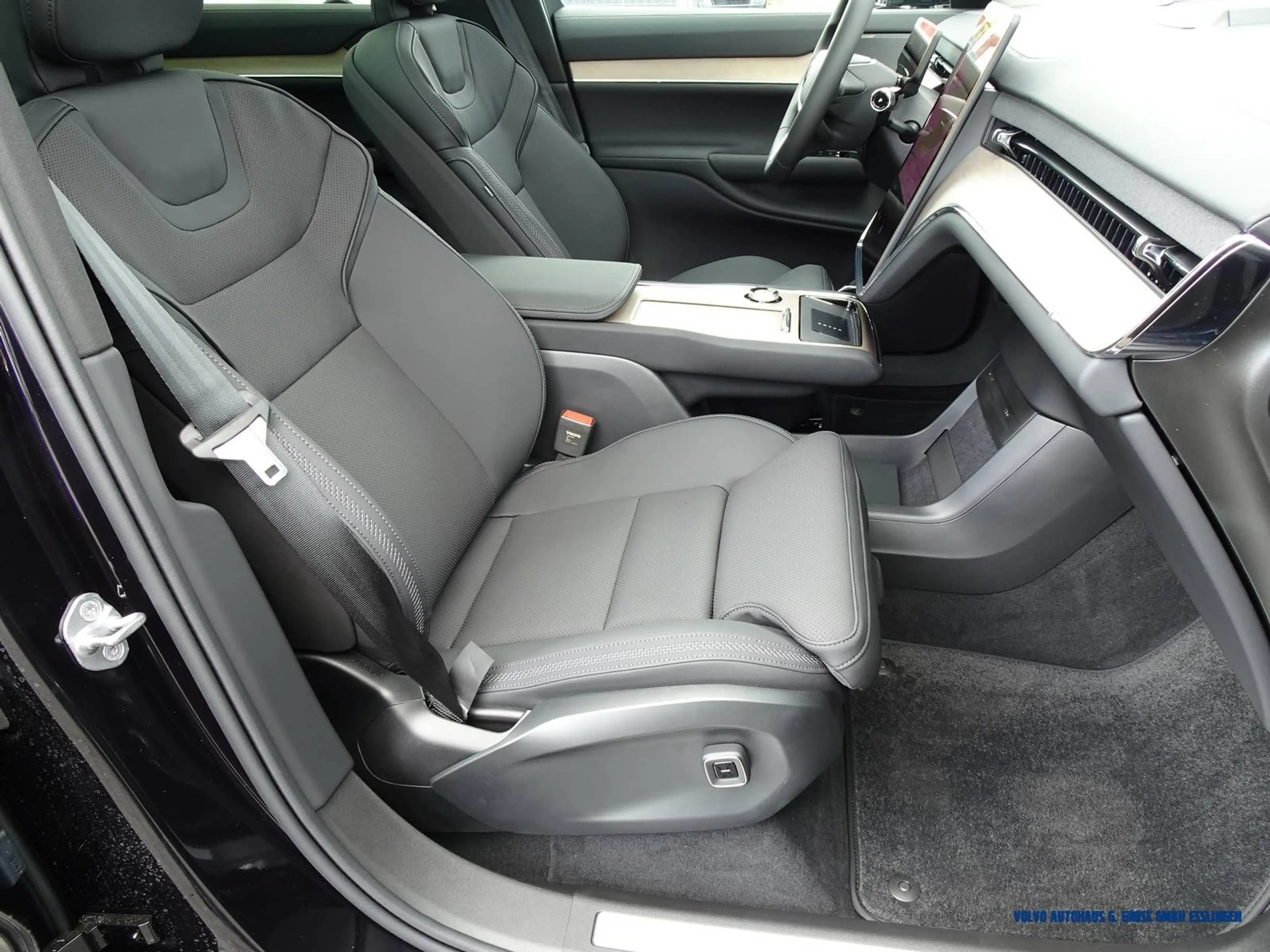 Volvo EX90 AWD Twin Motor Plus Executive Edition — photo 11