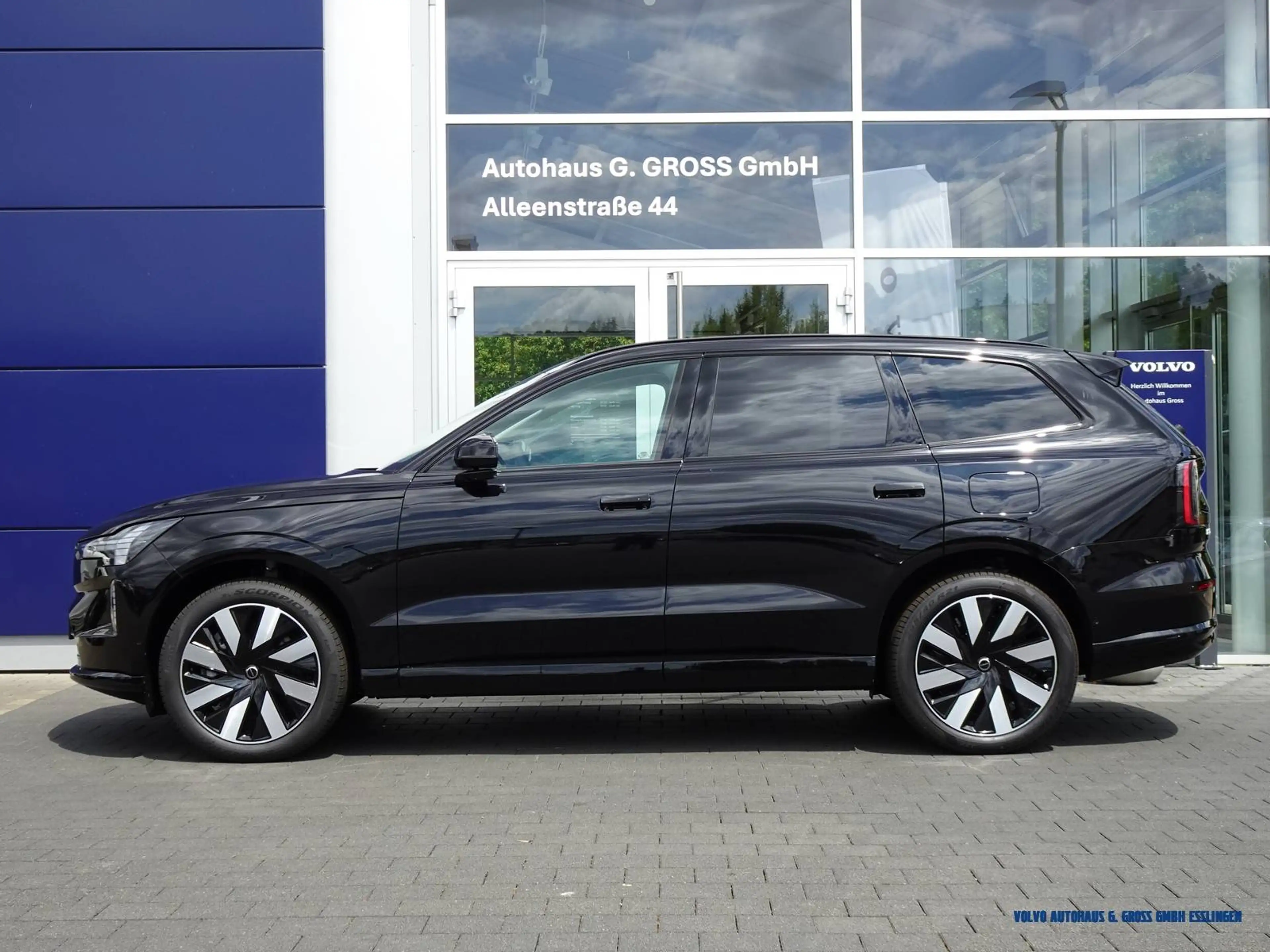 Volvo EX90 AWD Twin Motor Plus Executive Edition — photo 4